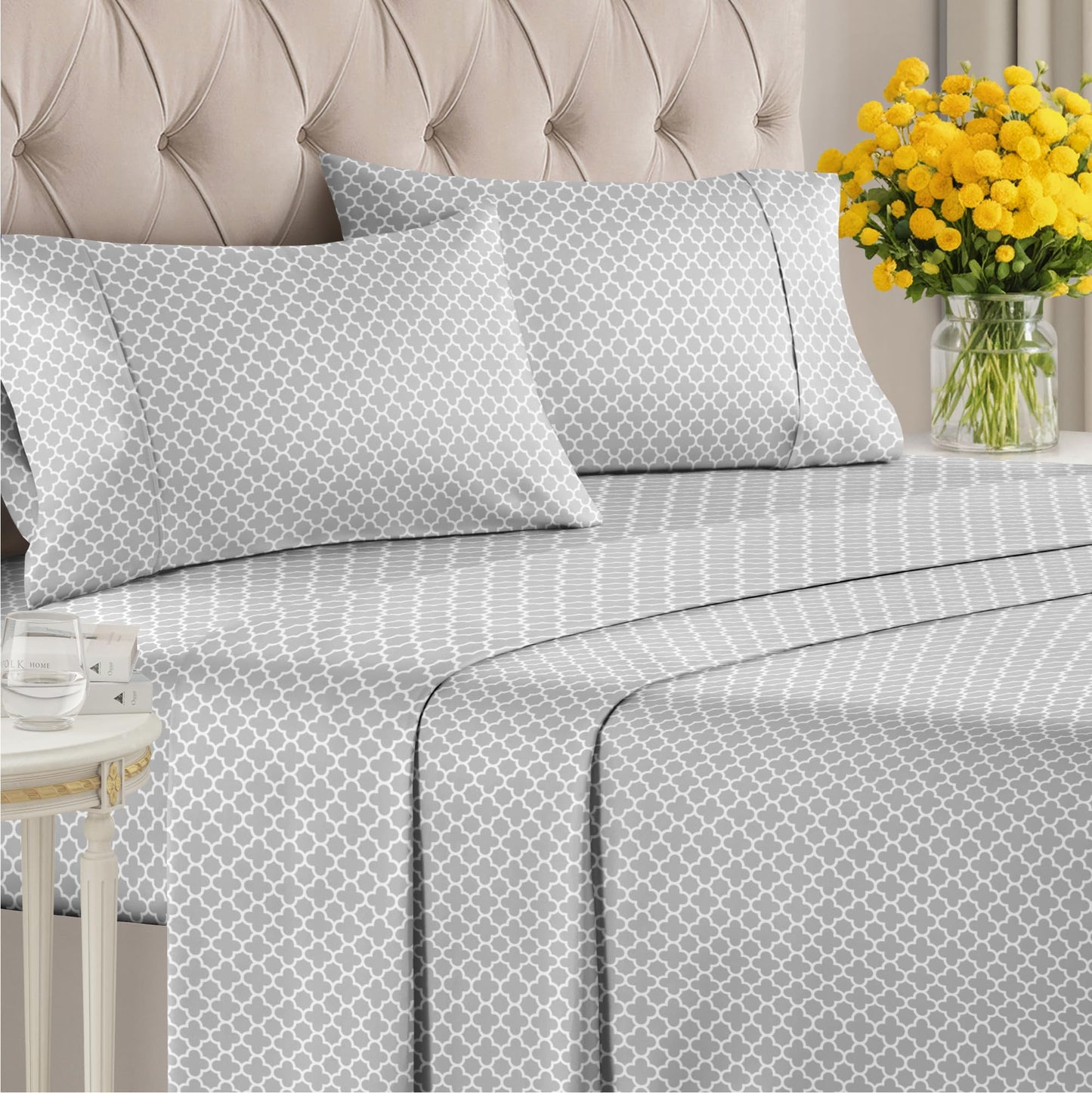 Grey Geometric Bed Sheets - 1 Flat & 1 Fitted Sheet & 2 Pillowcases w/ Deep Pockets – Wrinkle & Fade Free- Ultra-Soft, Breathable and Cooling - Luxury Moroccan Bed Set – Full Size - Gray Quatrefoil