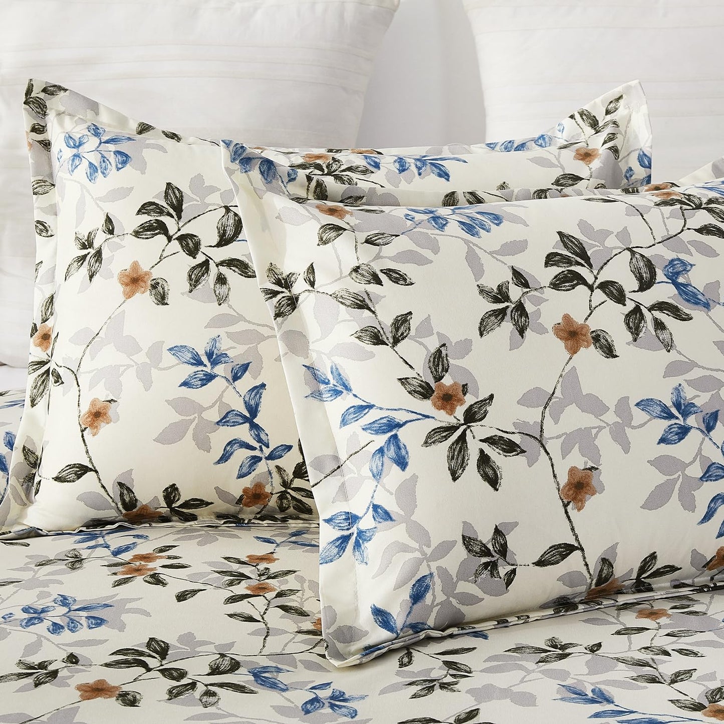 Vaulia Soft Microfiber Floral Duvet Cover King Size, Blue Leaves Botanical Print Pattern, Lightweight and Breathable Reversible Design, 3-Piece Set (1 Duvet Cover 2 Pillow Shams)