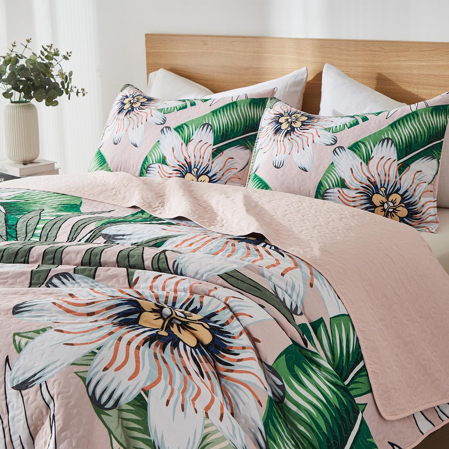 Yogeneg King Quilt Bedding Set,White Green Botanical Pattern Blush King/Cal King Quilt Set,3 Piece Lightweight Soft Summer Bedspread Coverlet with 2 PIillow Shams,All Season(Blush,110"x96")