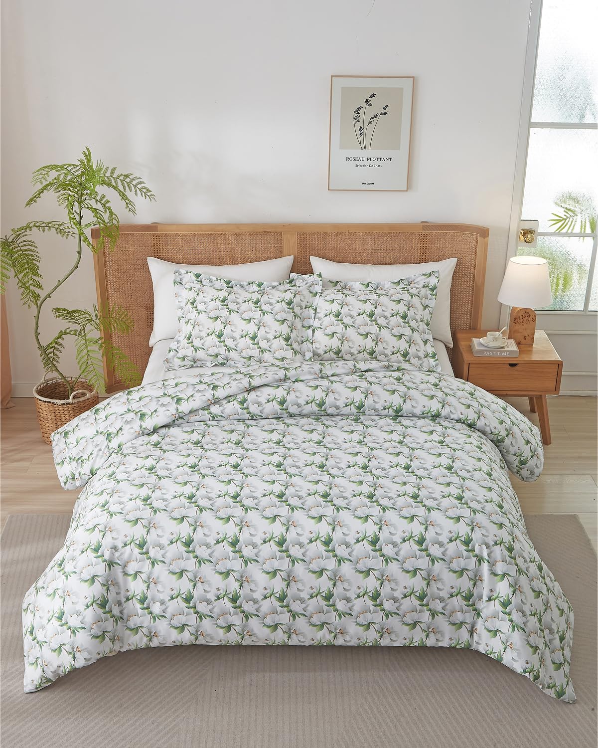 Duvet Cover Queen Size Set - Extra Soft Floral Duvet Cover 90 x 90 with 2 Pillow Shams - Comfy, Breathable Floral Bedding Set - Hotel Luxury & Fade Free with Zipper Closures and Ties - Magnolia Garden