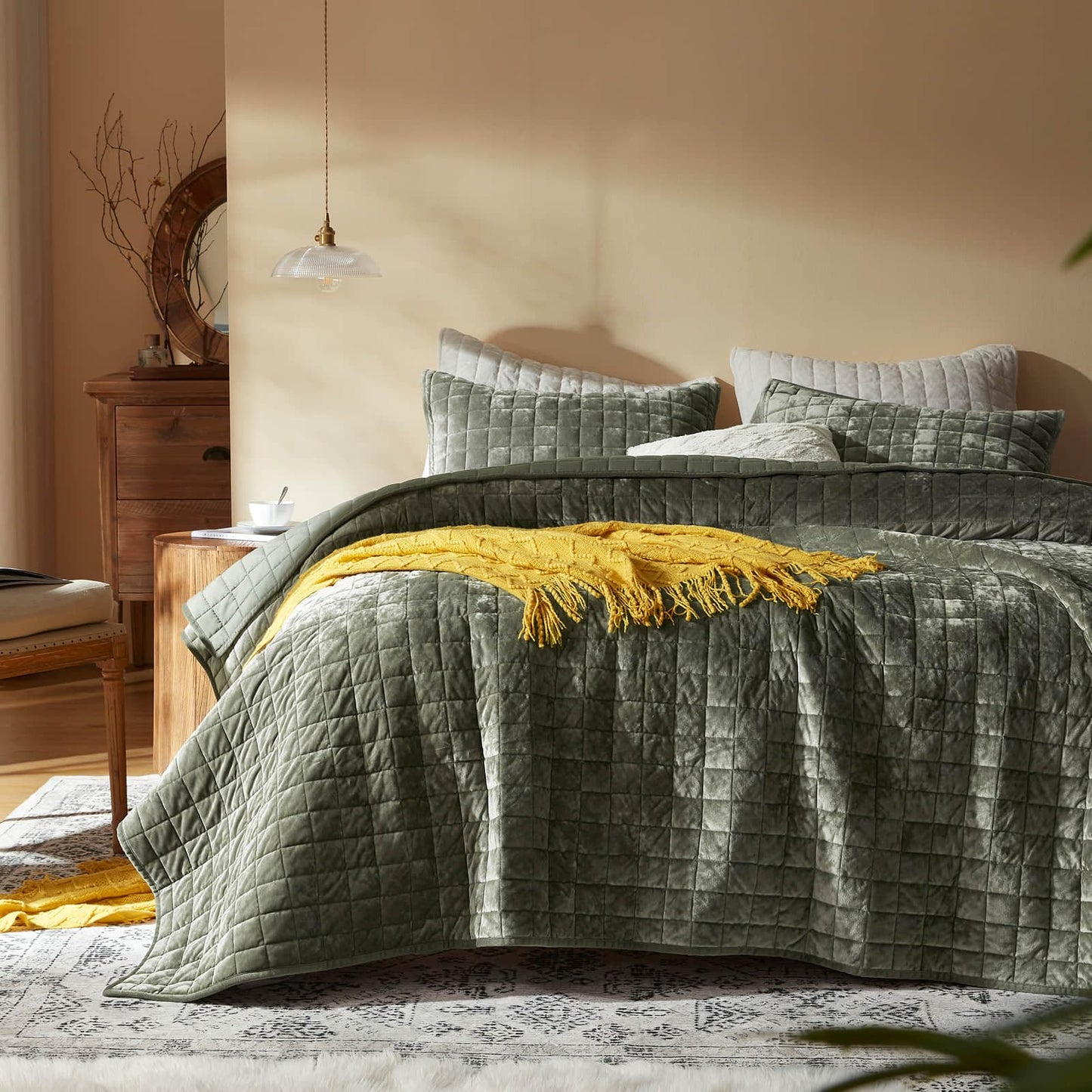 LEAONME Velvet Quilt King Size-98''x106'', Lightweight Olive Green Velvet Comforter Set with 2 Pillow Shams, Soft Bedspread Coverlet Quilted Bedding Set for All Season