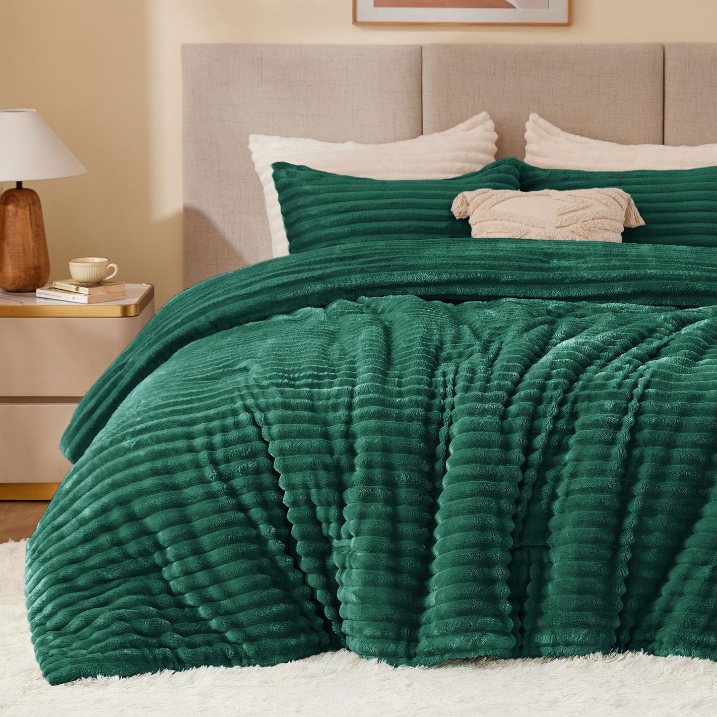 BEDELITE Fleece Queen Comforter Set -Super Soft & Warm Fluffy Dark Green Bedding, Luxury Fuzzy Heavy Bed Set for All Season with 2 Pillow Cases