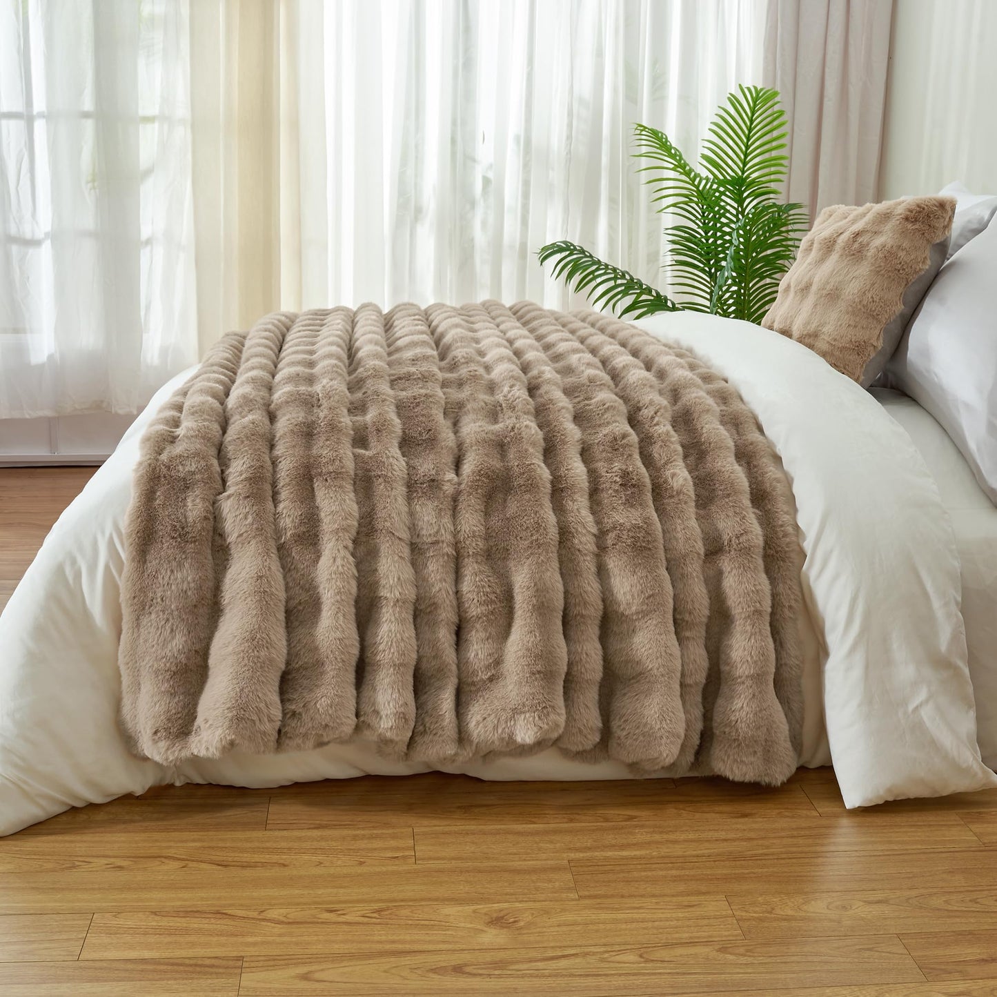 CloudDwelling Faux Rabbit Fur Bubble Throw Blanket Plush Fluffy Cozy Blanket for Couch Bed Sofa Reversible Winter Warm Blanket for Home Decor (Taupe, 50"x60")