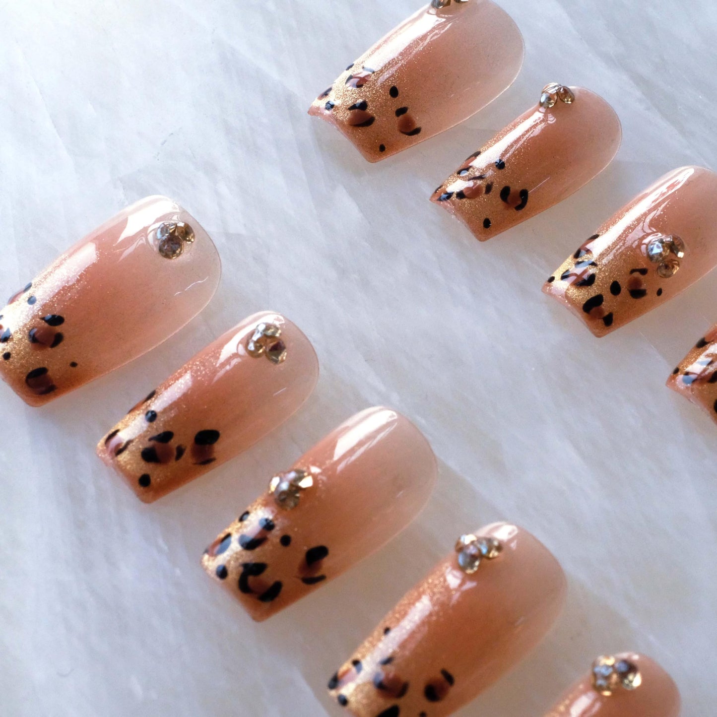 GLORS Maillard Style Leopard Cat Eye Press on Nails, Short Handmade False Nails, Medium Ballerina Shape, 10 Pieces (Medium, MB)