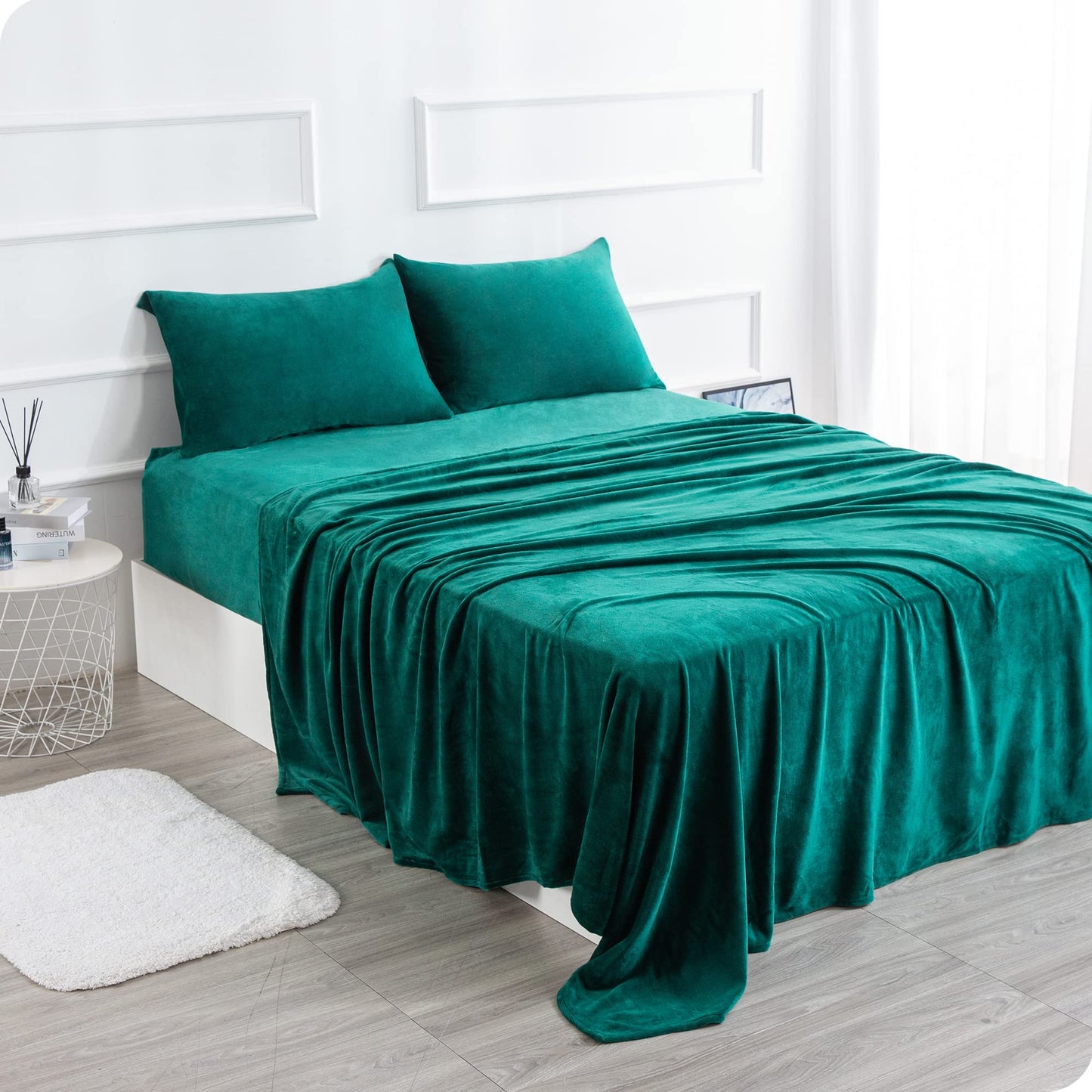 Micro Fleece Sheets Set Queen Size – No Pilling and Extra Soft Bed Sheets Set – Velvet Plush and Cozy Warmth Sheets with Deep Pocket for All Season & Chritmas (Queen, Green Color,4 Piece)