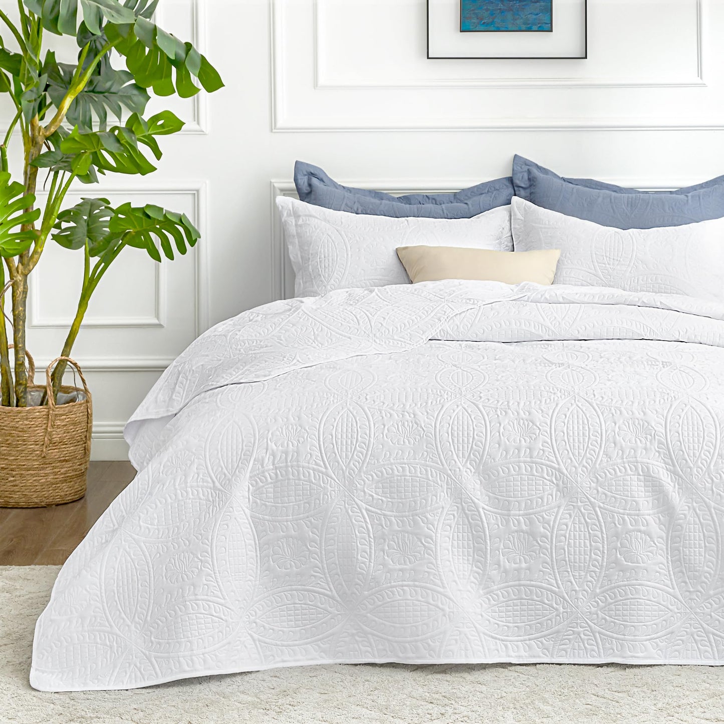 Love's cabin California King Size Quilt Bedding Set White Bedspreads - Cal King Summer Lightweight Bedspread Comforter - Coin Pattern Coverlet for All Season - 3 Pieces (1 Quilt, 2 Pillow Shams)