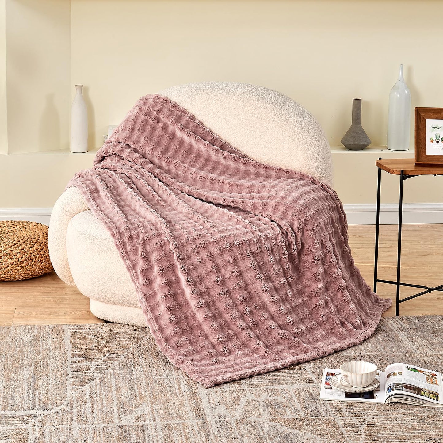 SOCHOW Dusty Pink Bubble Fleece Blanket for Couch, Super Soft Cozy Cute Throw Blanket for Women, Decorative Fuzzy Flannel Blanket, 60 x 80 Inches