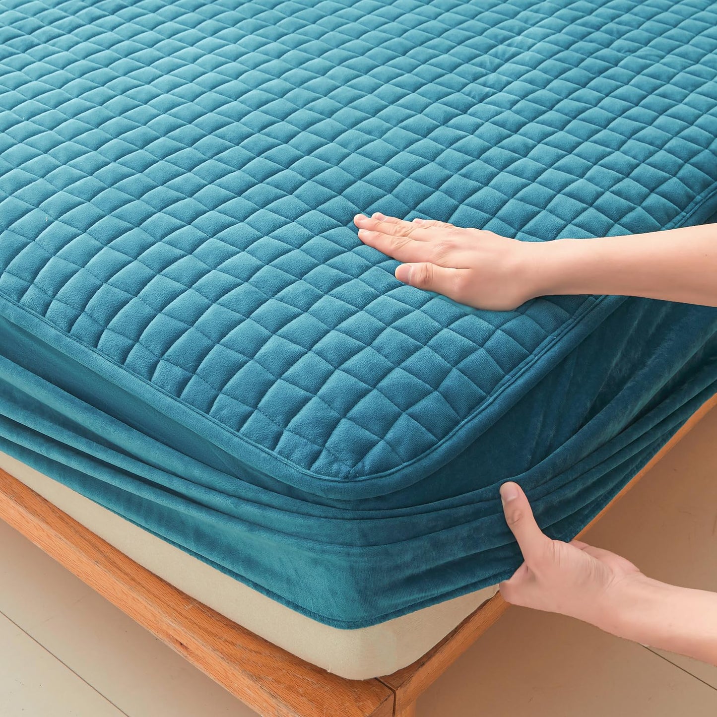 LweiPsqLin Quilted Flannel Fitted Sheets,Soft Flannel Fleece Mattress Top- Suitable for Fall and Winter,Fitted Deep Pocket Up to 15''. (Blue, Twin)