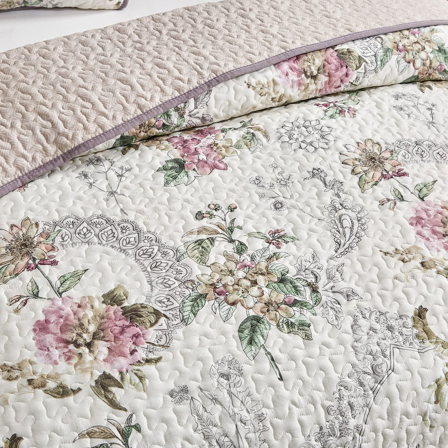 Flysheep 3 Pieces Quilt Set Full/Queen Size, Beige Floral Reversible Bedspread Coverlet Set, Soft Microfiber Lightweight Bed Cover for All Season (90" x 90", 1 Quilt+ 2 Pillow Shams)