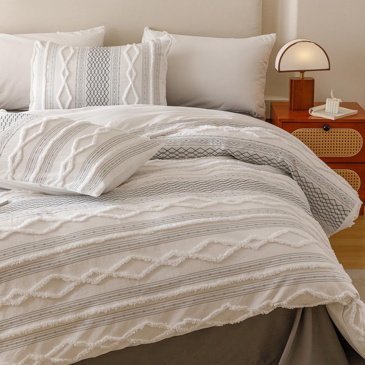 CLOTHKNOW White Black Bohemian Queen Comforter Set Jacquard Clipped Bedding Comforter Sets Soft Farmhouse All Season