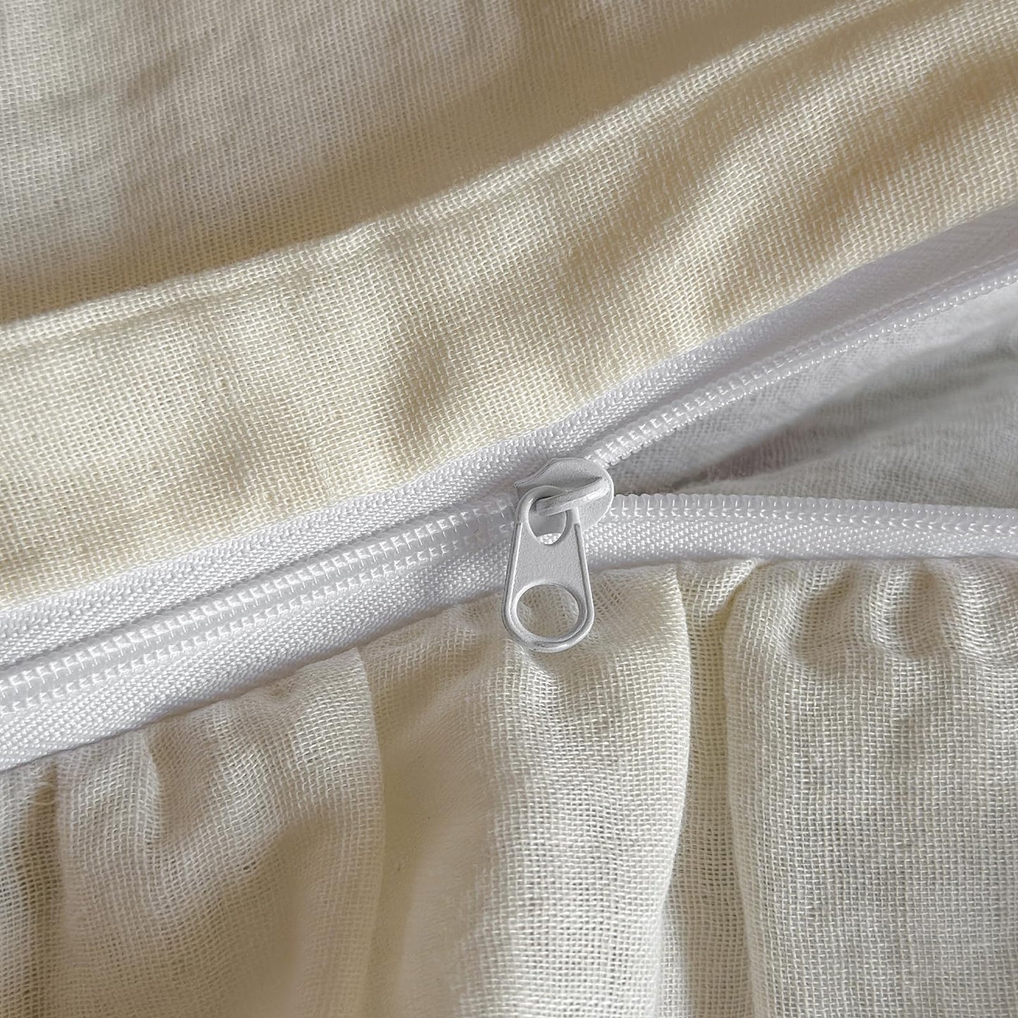 VM VOUGEMARKET Muslin Cotton Duvet Cover Queen Chic Floral Duvet Cover with Romantic Ruffles Soft Linen Like Gauze Comforter Cover with Zip Closure and Corner Ties- 90"x90"