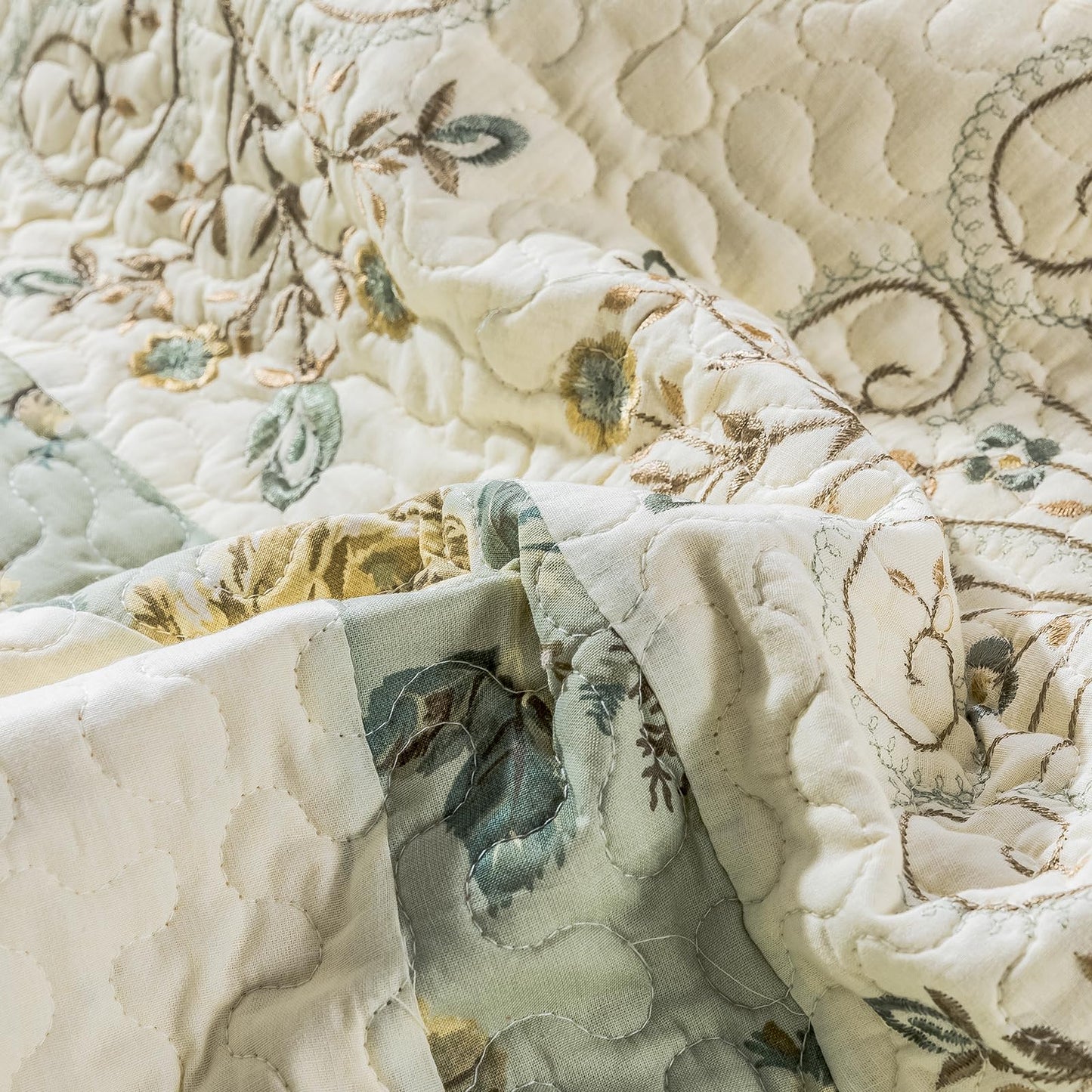 ROOMLIFE Quilt Set Full/Queen Size 3D Floral Embroidery Pattern 3-Piece Cotton Reversible Quilted Embroidered Decorative Bedspreads Coverlet Bedding Set, Lightweight &Soft, All Season(90" X 98")