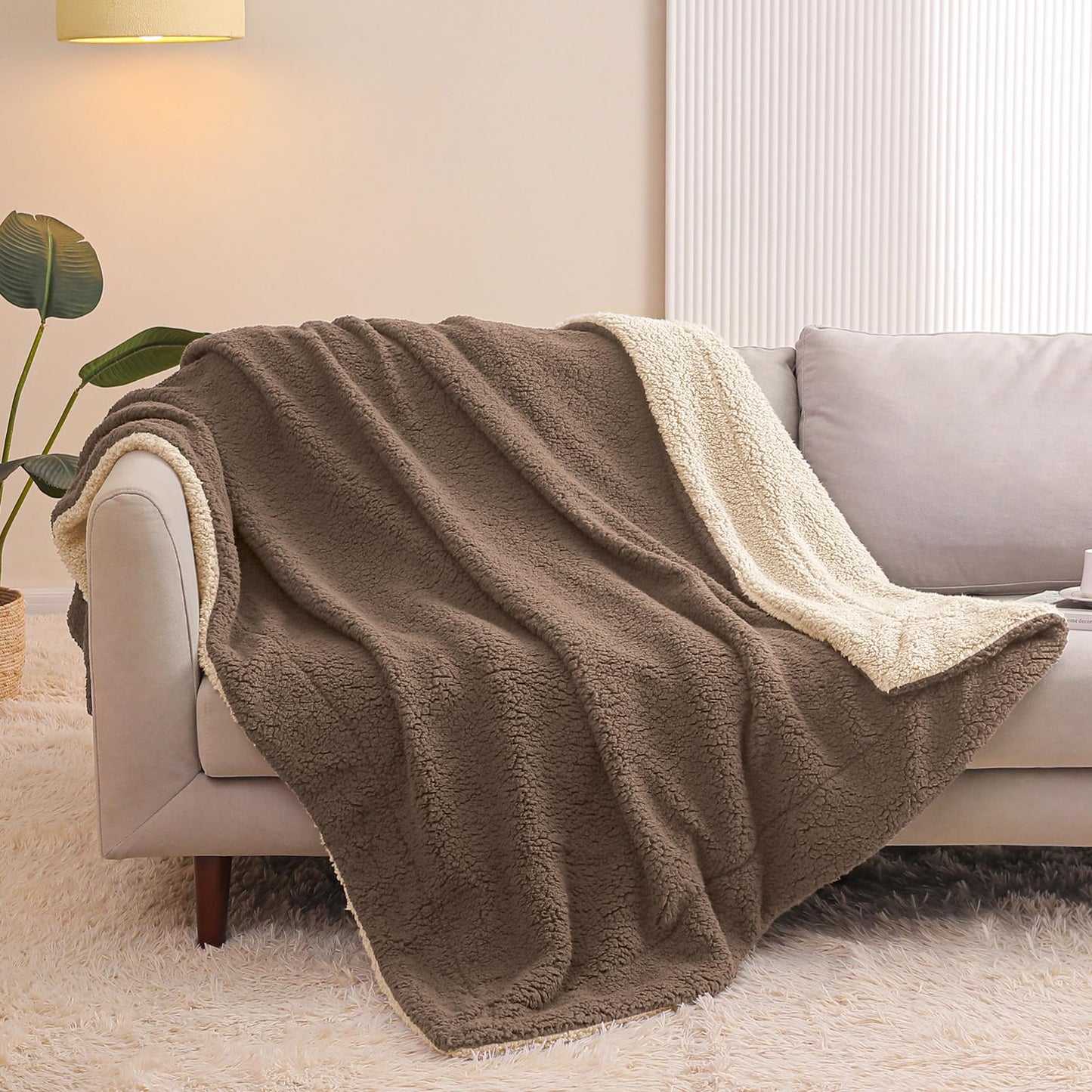 Exclusivo Mezcla Reversible Sherpa Throw Blanket for Couch, Thick and Warm Fleece Blankets for Winter, Soft Plush Fluffy, 50x60 Inches, Brown/Khaki