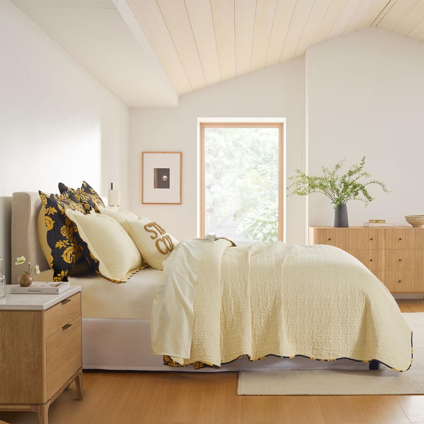 Cinefoso King Size Quilt - 100% Cotton Yellow Striped Bedding Set - Reversible Scallop Quilt Bedspreads- Quilted Modern Farmhouse Coverlets - Lightweight for All Season - Pre-Washed 3-Piece