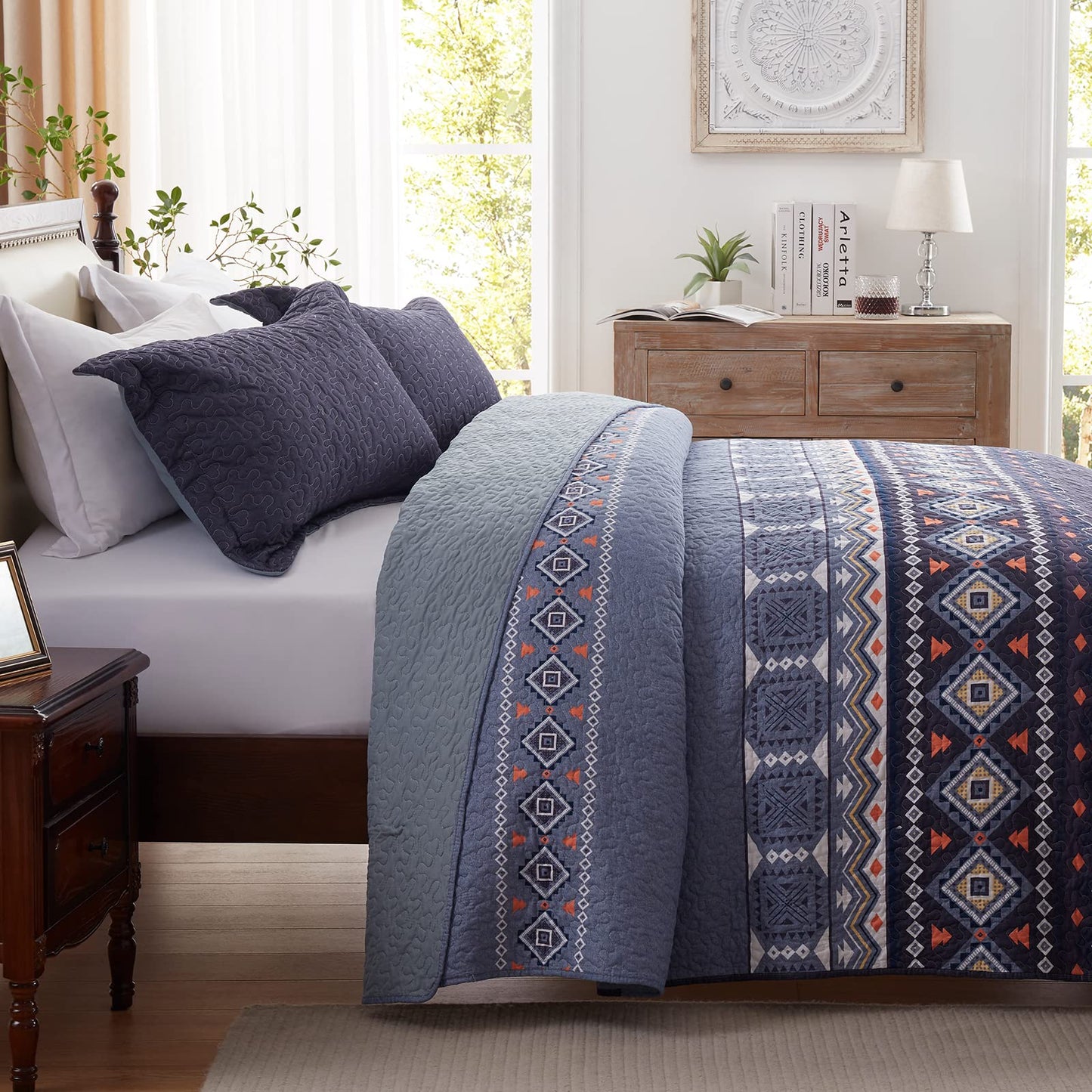 LEAONME Quilt Set King Size Bedspread 3 Piece Coverlet Lightweight Comforter Microfiber Bedding Set All Season Oversized 98x106 Inch Bed Cover Bohemian Patchwork Navy Blue(1 Quilt, 2 Pillow Shams)