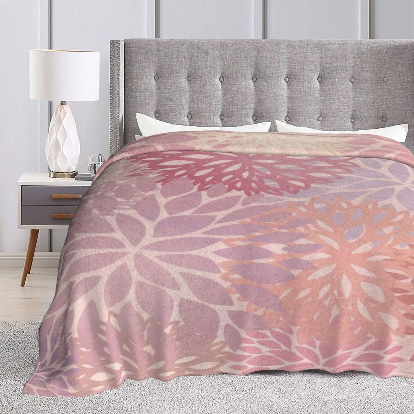 Perinsto Pink Chrysanthemum Flowers Throw Blanket Ultra Soft Warm All Season Daisy Floral Decorative Fleece Blankets for Bed Chair Car Sofa Couch Bedroom 50"X40"