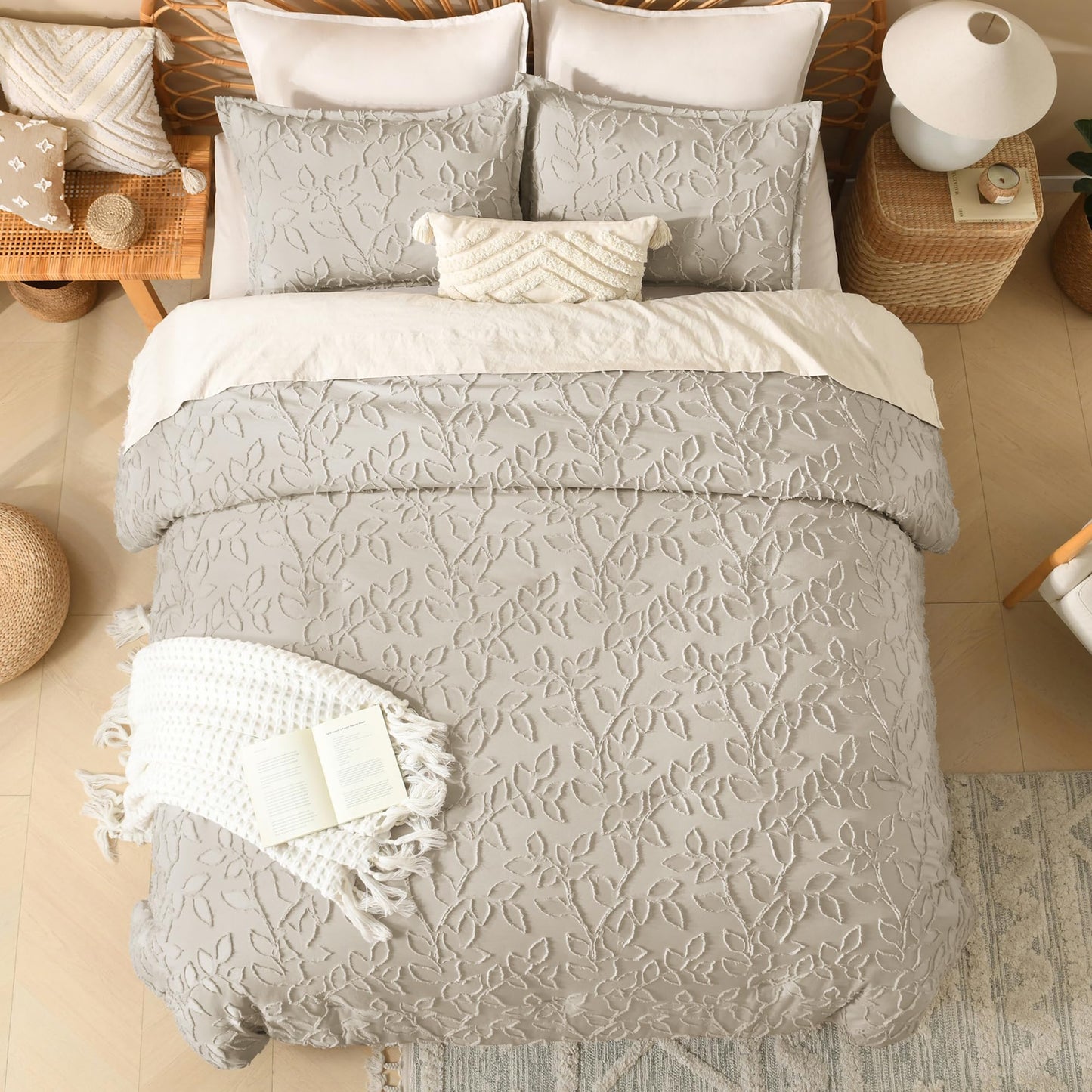 Litanika King Size Comforter Set Oatmeal, 3 Piece Khaki Boho Tufted Bedding, Beige Fluffy Farmhouse Bed Set for All Season with 2 Leaf Pattern Pillowcases（104x90In）