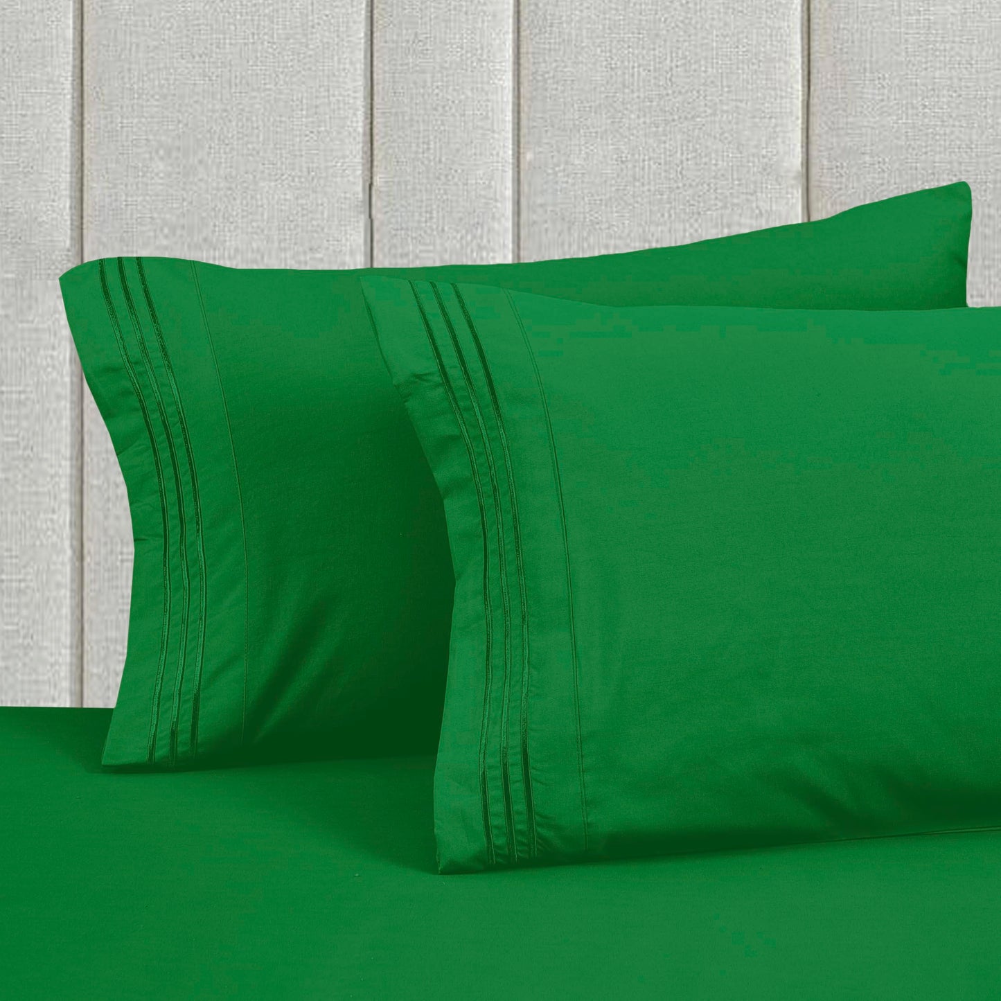 Mocassi Full Size 4-Piece Bed Sheet Set - 1800 Premium Hotel Quality Microfiber 18-24 Inches Extra Deep Pocket Fitted Sheet- Luxury Soft, Breathable, Wrinkle, and Fade Resistant, Emerald Green