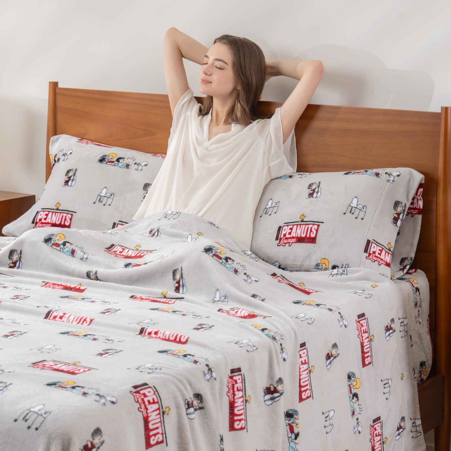 Berkshire Peanuts® Velvetloft® Plush Full Sheet Set,Extra Warm Fleece Sheets,4-Piece Cute Character Snoopy Printed Soft Plush Sheet Set,Jazz Lounge Grey Red
