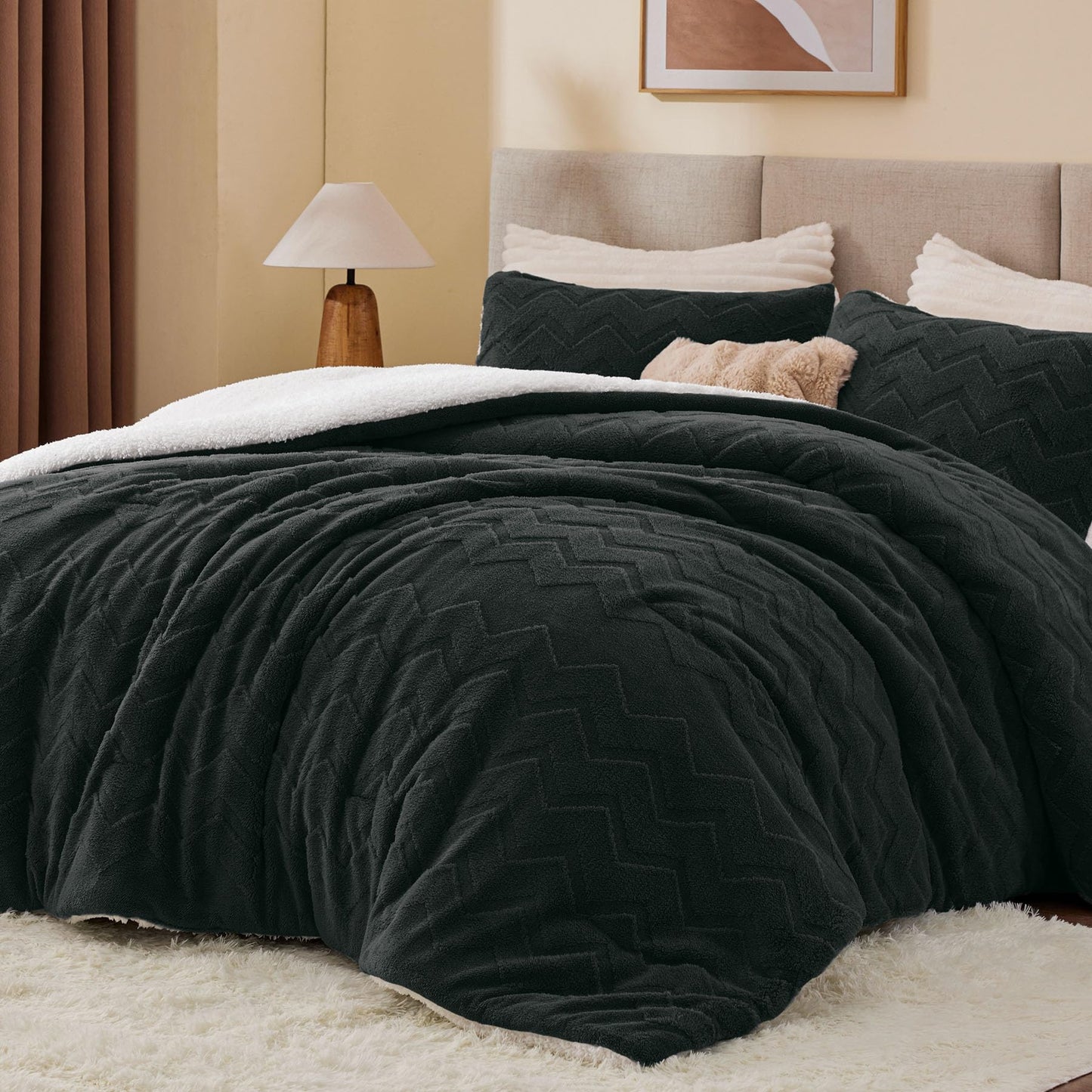 BEDELITE Fluffy Queen Comforter Set - Super Soft Sherpa Black Comforter for Queen Size Bed, Luxury Warm Bedding Set for Winter, Fuzzy Bed Set 3 Pieces (1 Comforter, 2 Pillowcases)