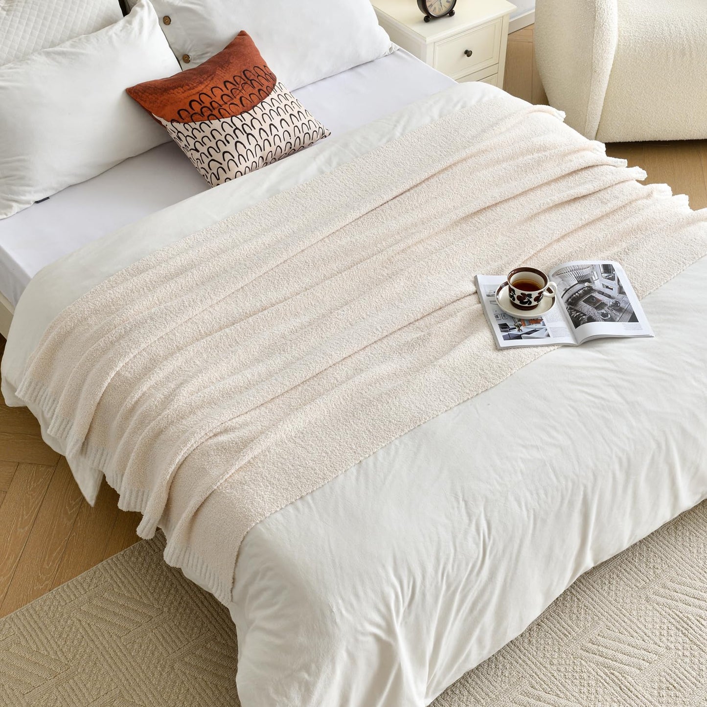 Chunky Knit Boucle Throw Blanket, Soft Washable Coastal Blanket for Bed Couch, Lightweight Cozy Oversized Feather Knit Blanket Indoor Outdoor for Sofa (Ivory White, Throw 50"x60")
