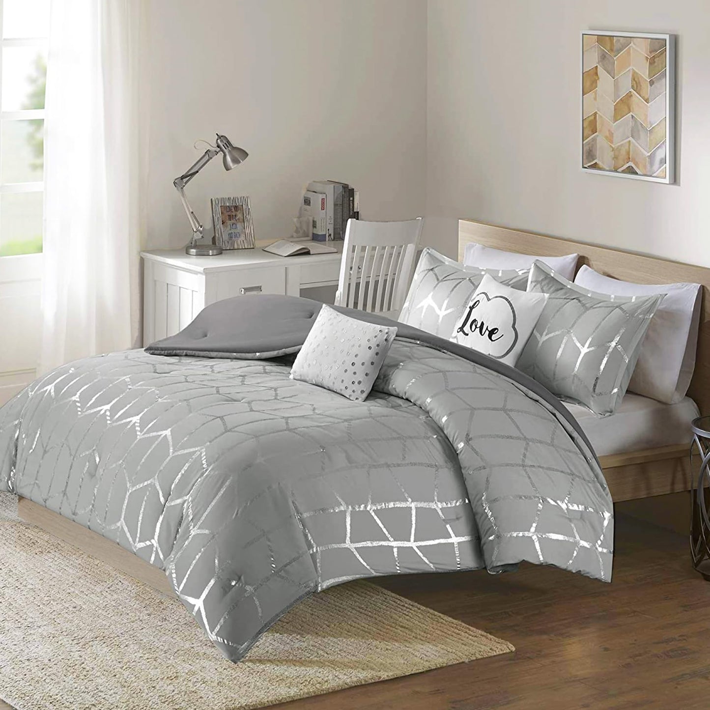Intelligent Design - ID10-1245 Raina Comforter Set Metallic Print Geometric Design, Modern Trendy All Season Bedding Set, Matching Sham, Decorative Pillow, Grey/Silver, King/Cal King, 5 Piece