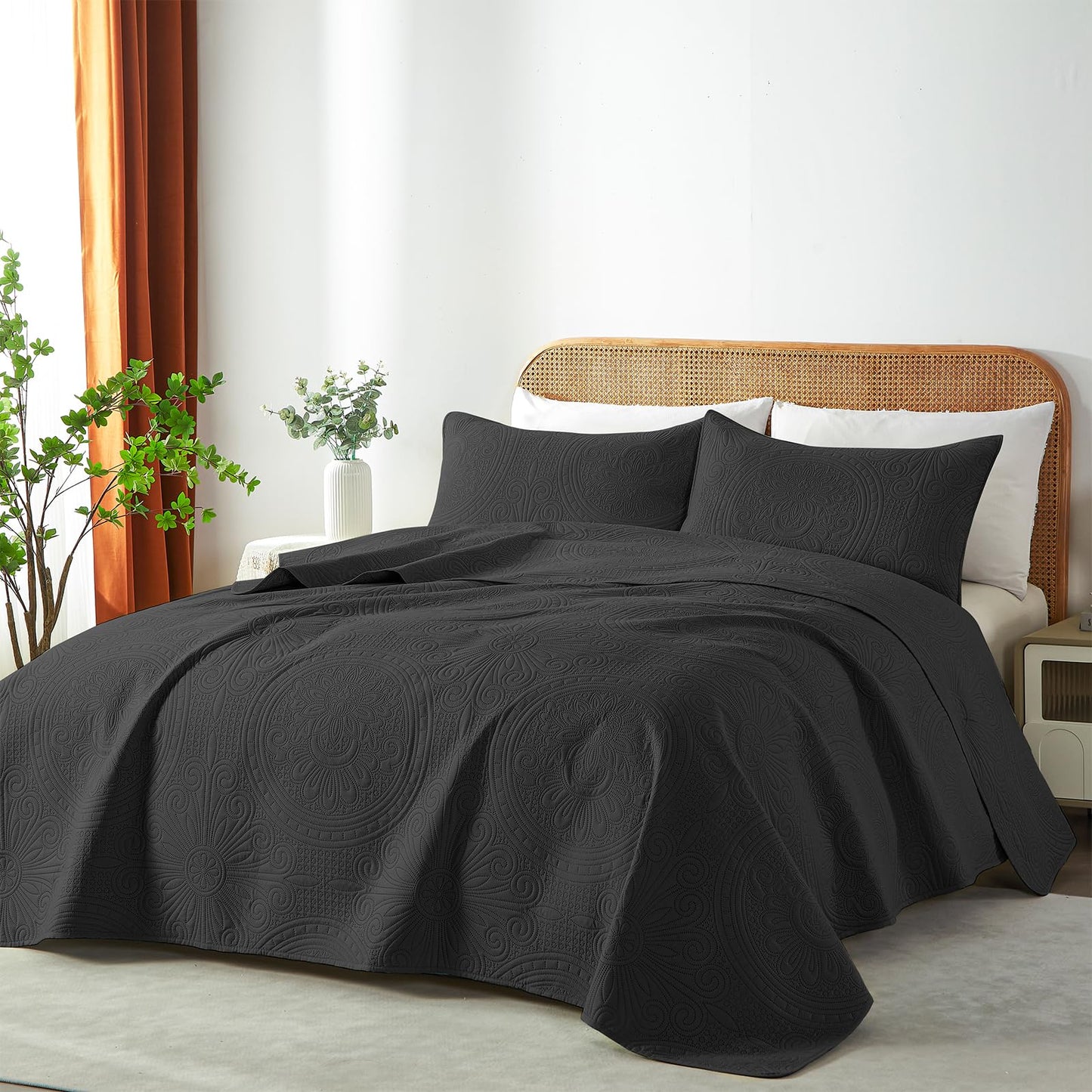 WURUIBO Twin Quilt Set Black,Ultrasonic Embossed Bedspread, Lightweight Microfiber Coverlet, Modern Thin Bedding Set for All Season, 2 Piece(1 Quilt,1 Pillow Shams)