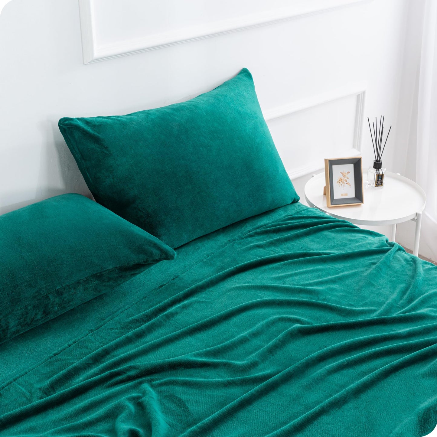 Micro Fleece Sheets Set Queen Size – No Pilling and Extra Soft Bed Sheets Set – Velvet Plush and Cozy Warmth Sheets with Deep Pocket for All Season & Chritmas (Queen, Green Color,4 Piece)