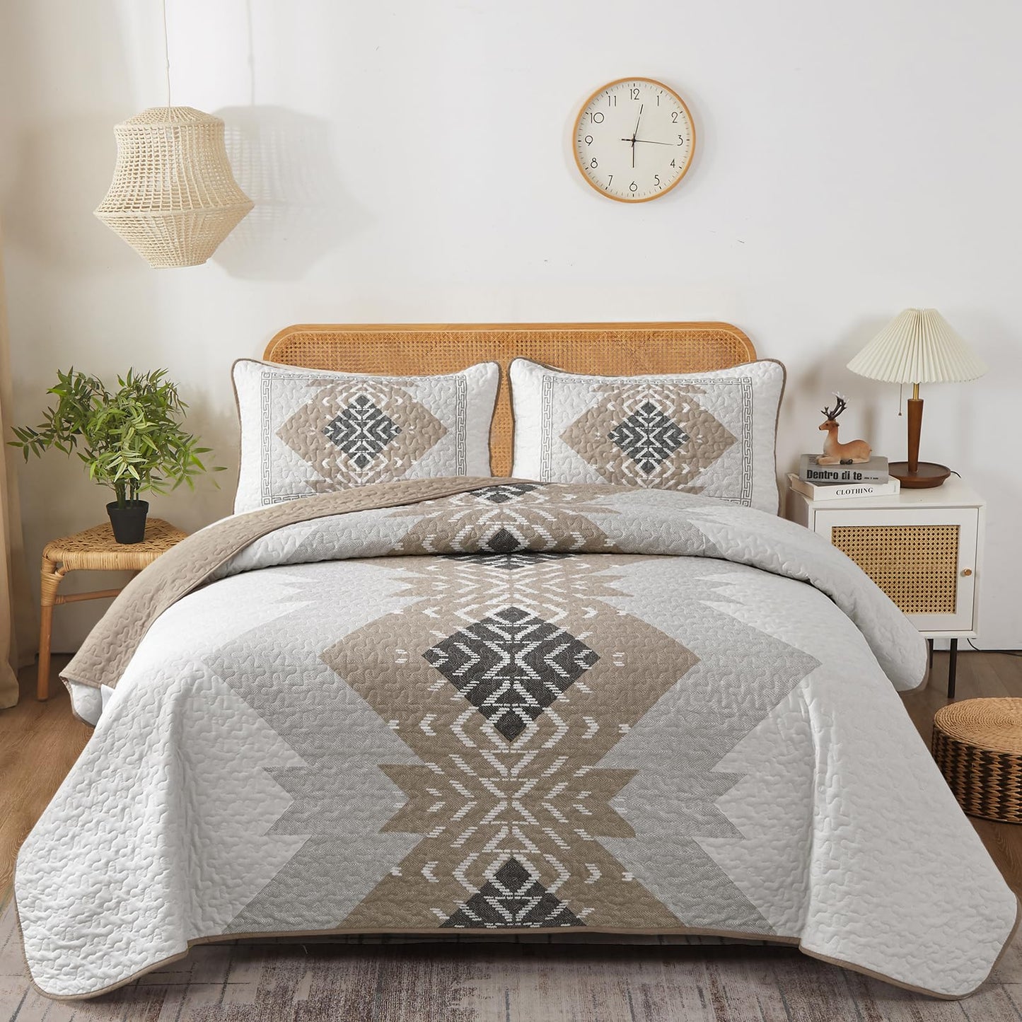 Dintszyayue Brown Boho Quilt Set King,3 Pieces Aztec Texture Quilt with 2 Pillowcases,Bohemian Geometric Bedspread Bedding Set Microfiber Quilted Coverlet Set for All Seasons King Size(90"×103")