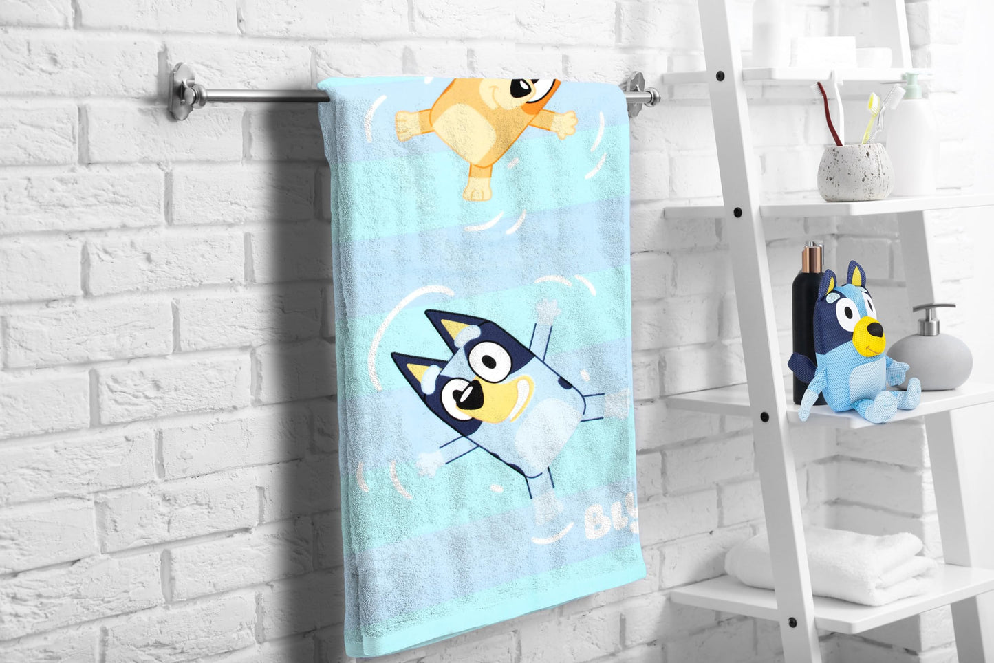 Jay Franco Bluey & Bingo Bath Towel & Bath Buddy Set - Kids Bathtub Accessories - Includes 25 x 50 Inch Microfiber Towel & 13 Inch Bluey Water Play Buddy