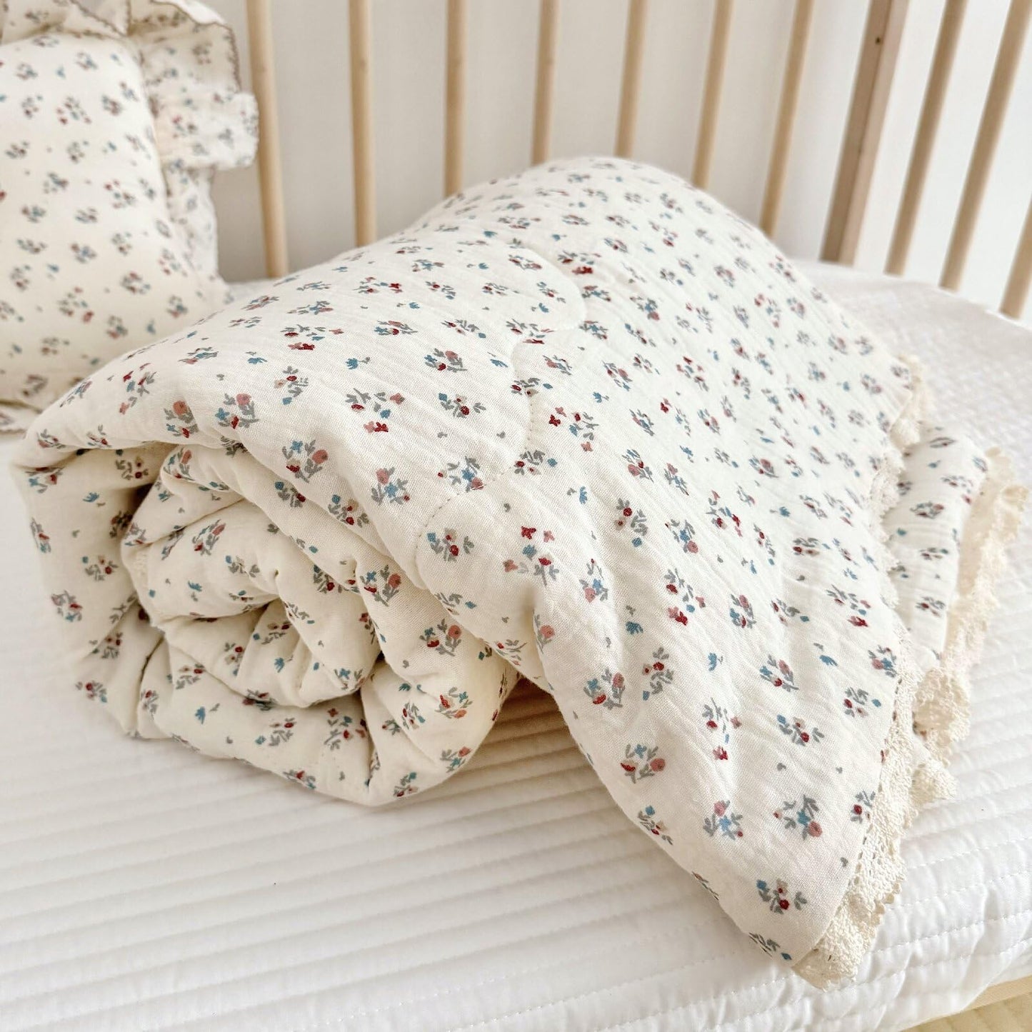 BuLuTu Elegant Floral Muslin Quilt Blankets for Kids Boys Girls Toddler Bed Blanket with Lacey Edges Soft Lightweight Toddler Comforter Crib Quilt for All Seasons, 47x59 Inches