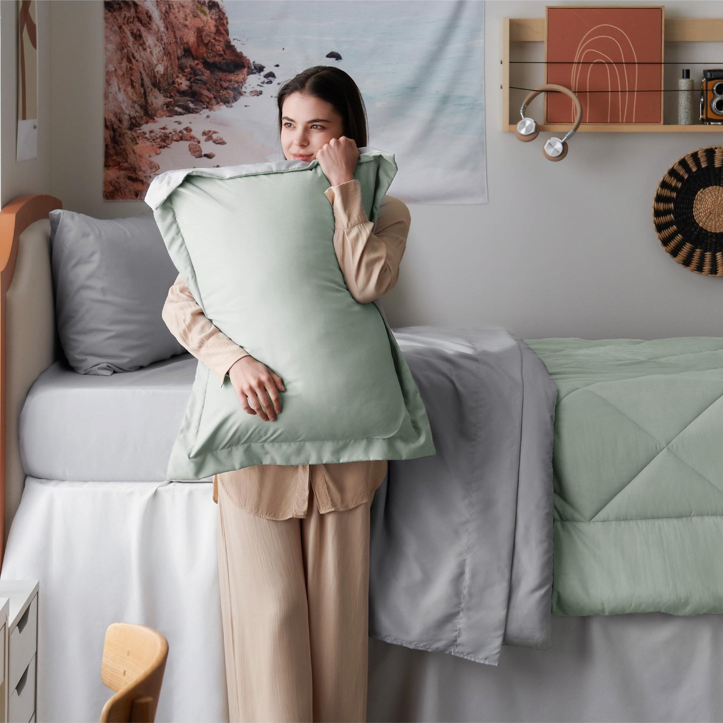 Bedsure Twin XL Comforter - 5 Pieces Reversible Sage Green Bed in a Bag, Twin XL Bedding Comforter Set College Dorm Essentials with 1 Flat Sheet, 1 Fitted Sheet, 1 Pillowcase and 1 Pillow Sham