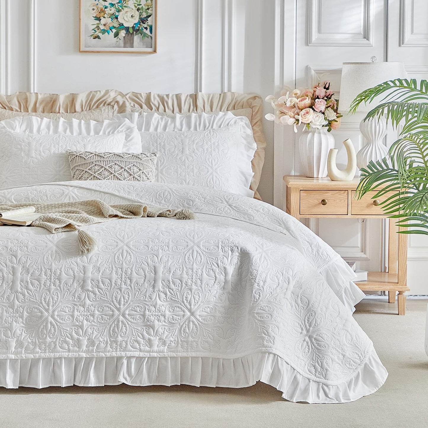 Ruffles Quilt Set Queen Size 96 * 96in - 3 Pieces Solid Shabby Chic Farmhouse Ruffled Bedding Rustic Coverlet Lightweight Fluffy Summer Oversized Bedspread with Shams for Women Men White