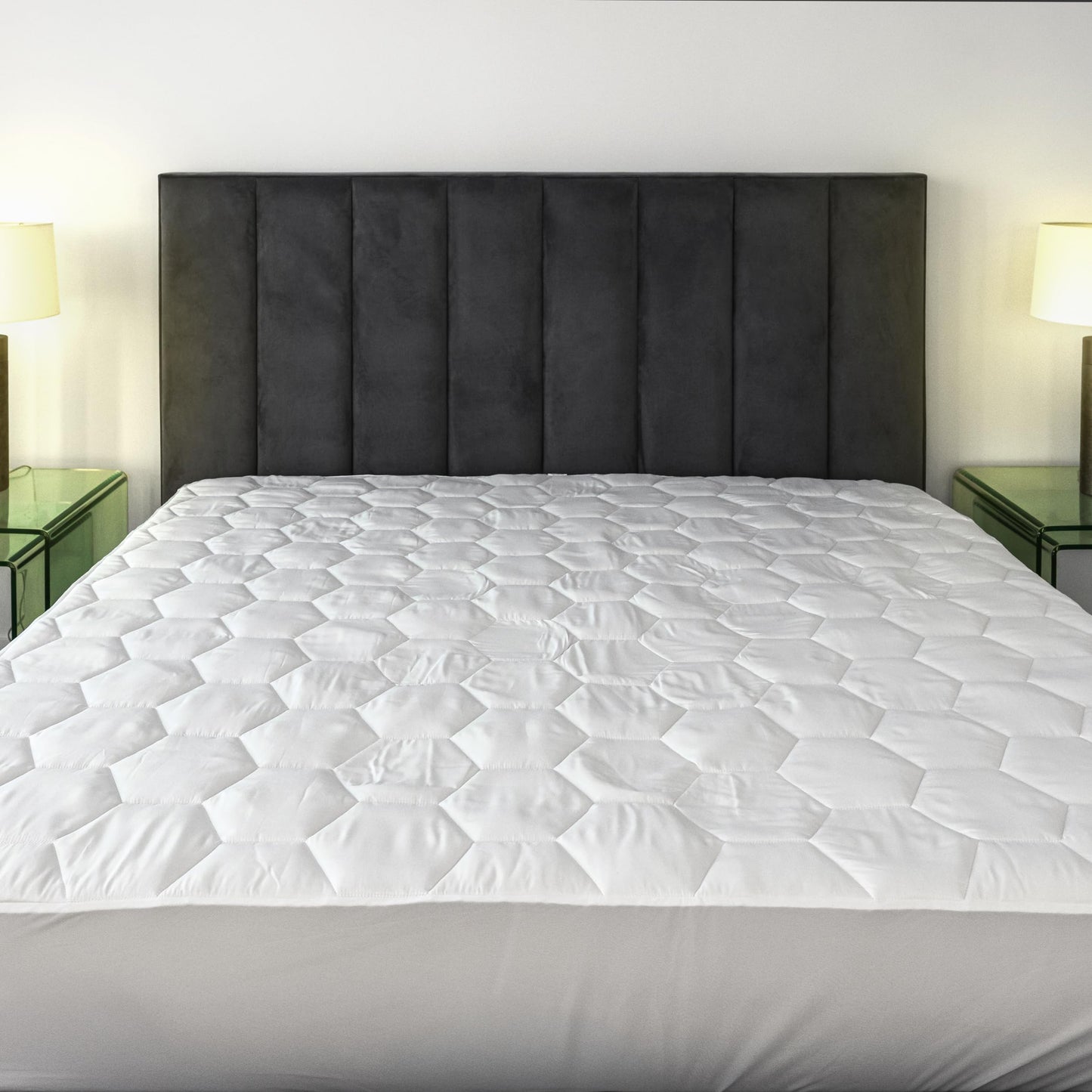 23 Threads Z161 Series Padded, Plush, Quilted, Soft, Luxurious, Waterproof Noiseless Mattress-Protector Cover, Fitted, with Ctrl+Z Technology, Mattress Not Included, 13 Inch Deep, Queen