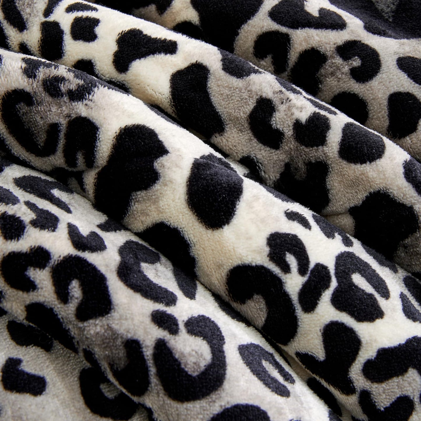 Petrichor Leopard Velvet Flannel Queen Comforter Set-Cheetah Print Western Blanket,Luxury Fuzzy Heavy Bedding Set, 3 Pieces Plush Winter Bed Set with Comforter (90"x90") & 2 Pillow Shams (20"x26")