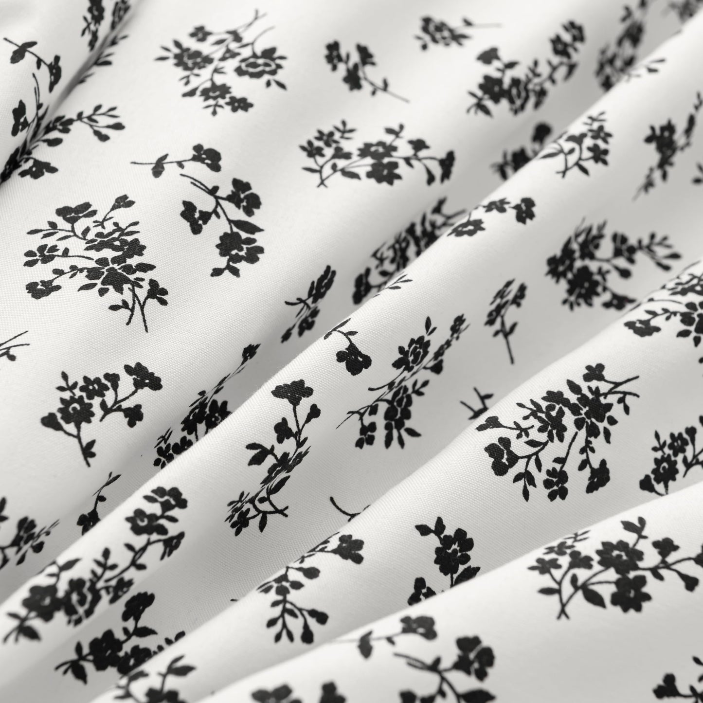 Spirit Linen home 6-Piece King Size Bed Sheet Set - Deep Pocket, Floral Pattern, Soft and Breathable Bed Sheets, Microfiber Material, Includes 1 Fitted, 1 Flat, 4 Pillowcases - Black Ditsy Floral