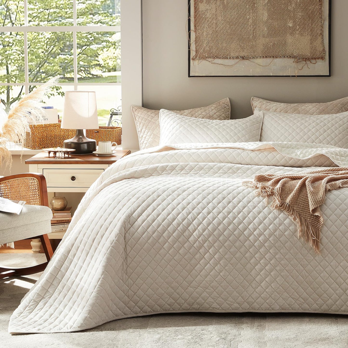 Hilliomas Oversized California King Size Velvet Quilt Set (120"x120"), Luxurious Diamond Quilted Stitching, Lightweight Soft All-Season Bedspread Set with 2 Pillow Shams, White