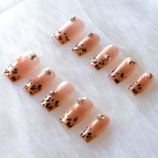 GLORS Maillard Style Leopard Cat Eye Press on Nails, Short Handmade False Nails, Medium Ballerina Shape, 10 Pieces (Medium, MB)