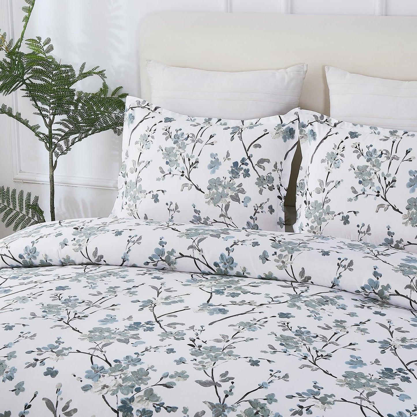 Vaulia Soft Microfiber Floral Duvet Cover King Size, Blue Chic Botanical Print Pattern, Lightweight and Breathable Design, 3-Piece Set (1 Duvet Cover 2 Pillow Shams)