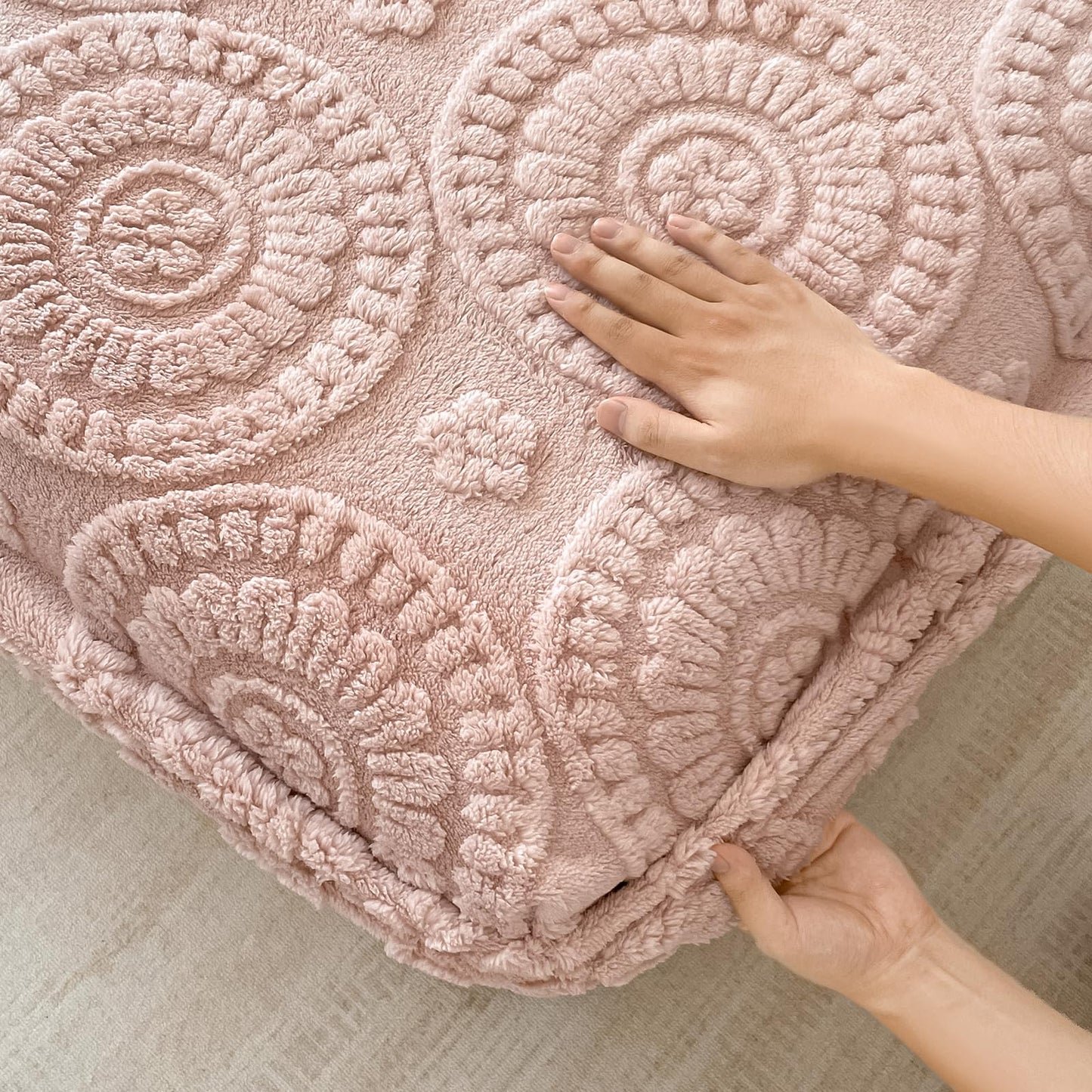 LweiPsqLin Twin Fitted Sheet Only - Deep Pocket Fluffy Velvet Fitted Bed Sheet - Ultra Soft, Wrinkle & Fade Resistant, Boho Floral Light Pink Bedding