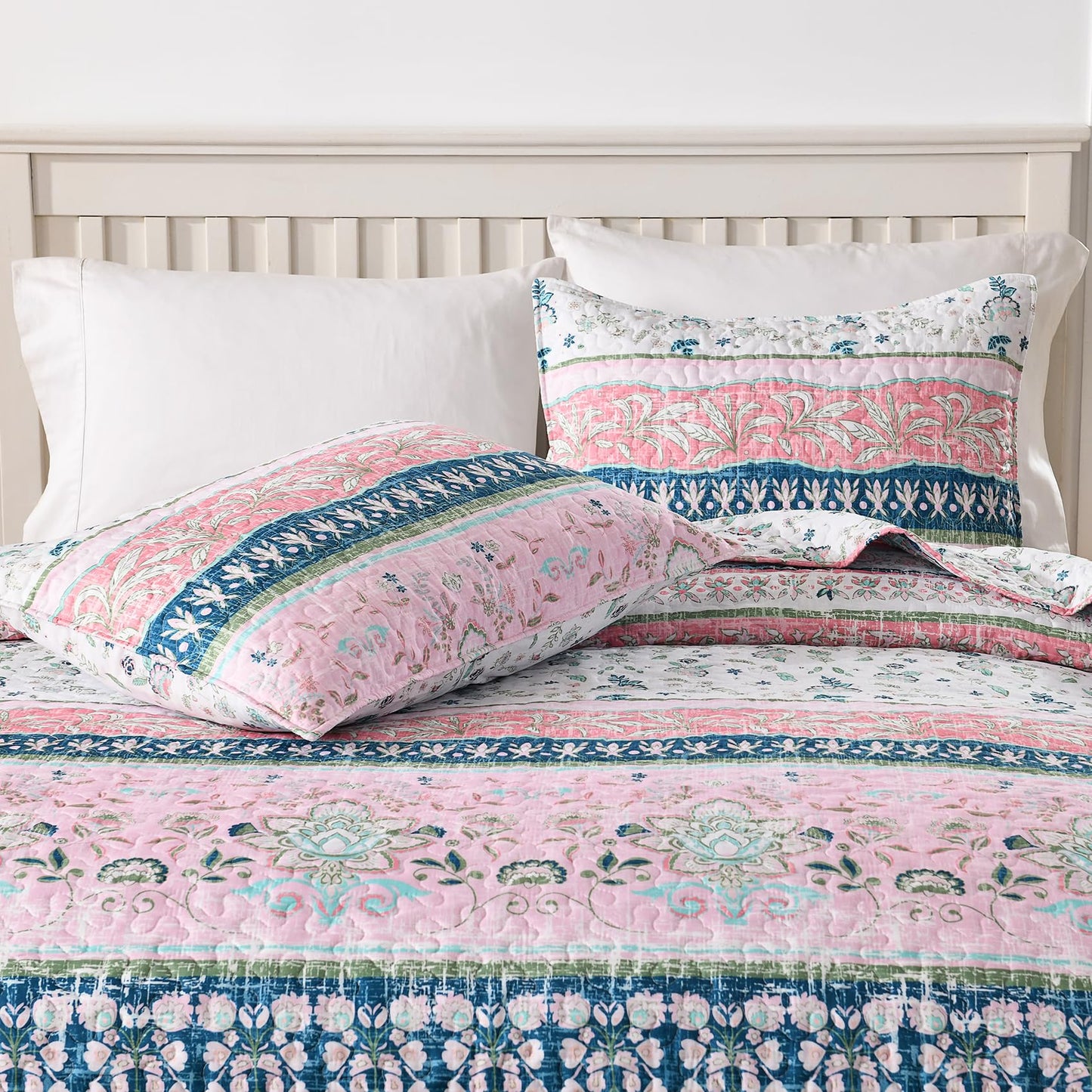 HORIMOTE HOME Boho Style Queen Quilt Set Pink Bohemian Floral Strip Quilt Beddding Set, Soft and Lightweight Bedspread for All Season, Full Size Bed Coverlet with 2 Matching Pillow Shams (3 Pieces)