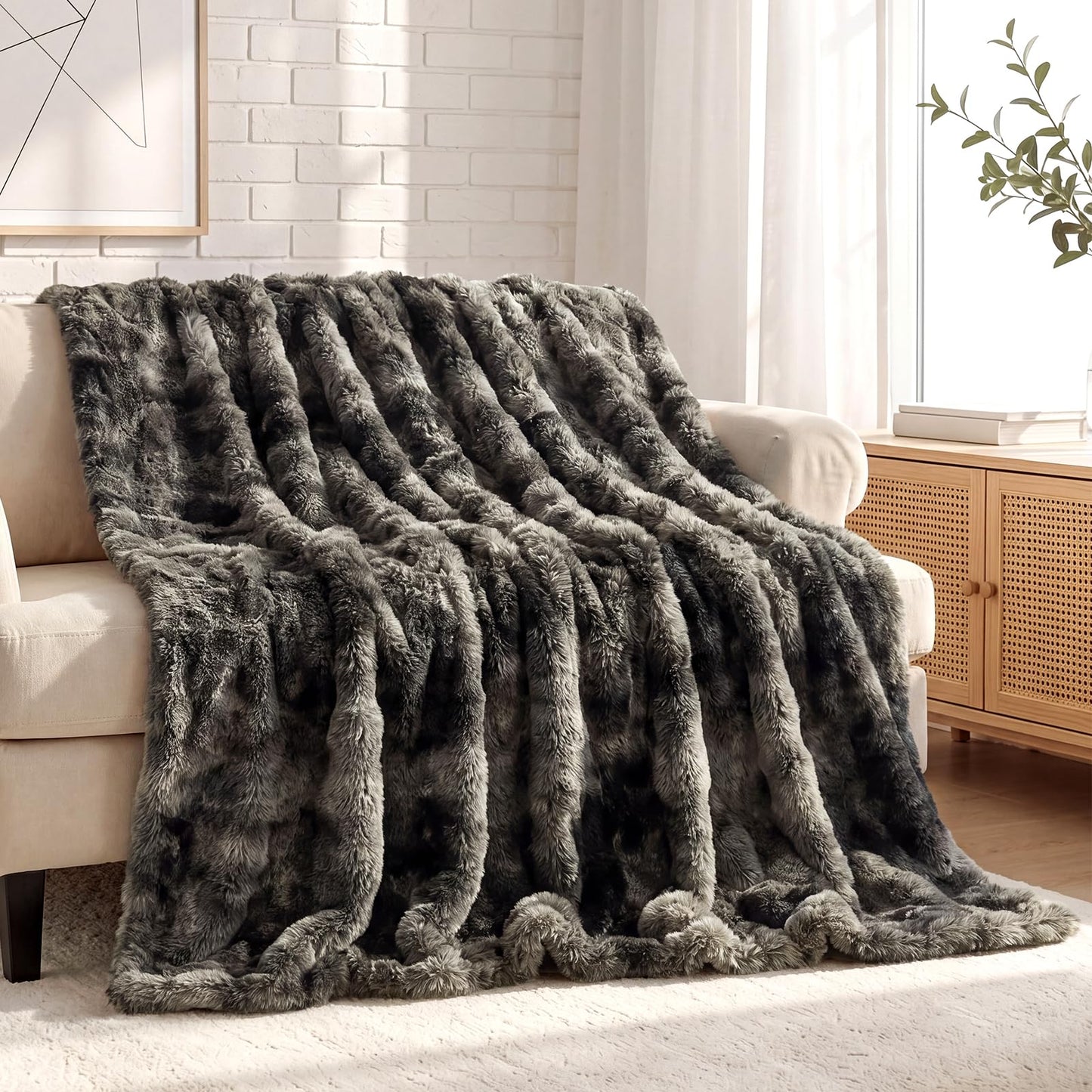 Wajade Fluffy Faux Fur Throw Blanket for Couch Bed Warm Cozy Blanket Luxury Soft Thick Fuzzy Plush Bubble Blanket for Sofa Chair Tie-dye Dark Grey 50x60