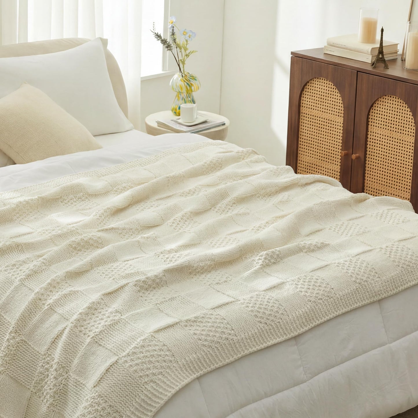 Amélie Home Knit Throw Blanket, Soft Chenille Cozy Breathable Checkered Chunky Decorative Blanket for Couch, Bed & Sofa, French-Inspired Lightweight Warm Gift for Women, Ivory, 50"x60"