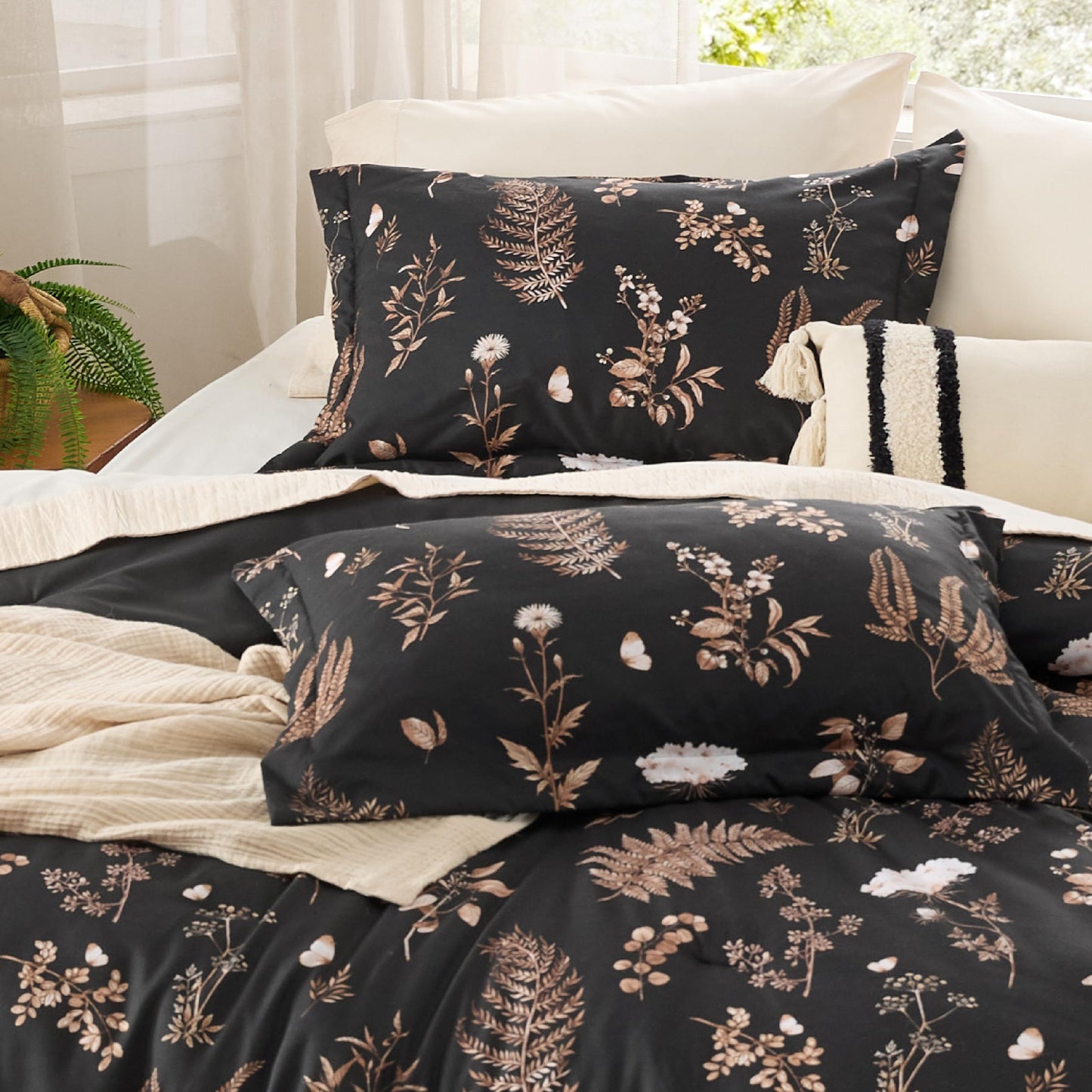 Bedsure Comforter Set King Size - Cute Floral Comforter, Black Bedding Comforter Sets, 1 Soft Reversible Botanical Flowers Comforter and 2 Pillow Shams