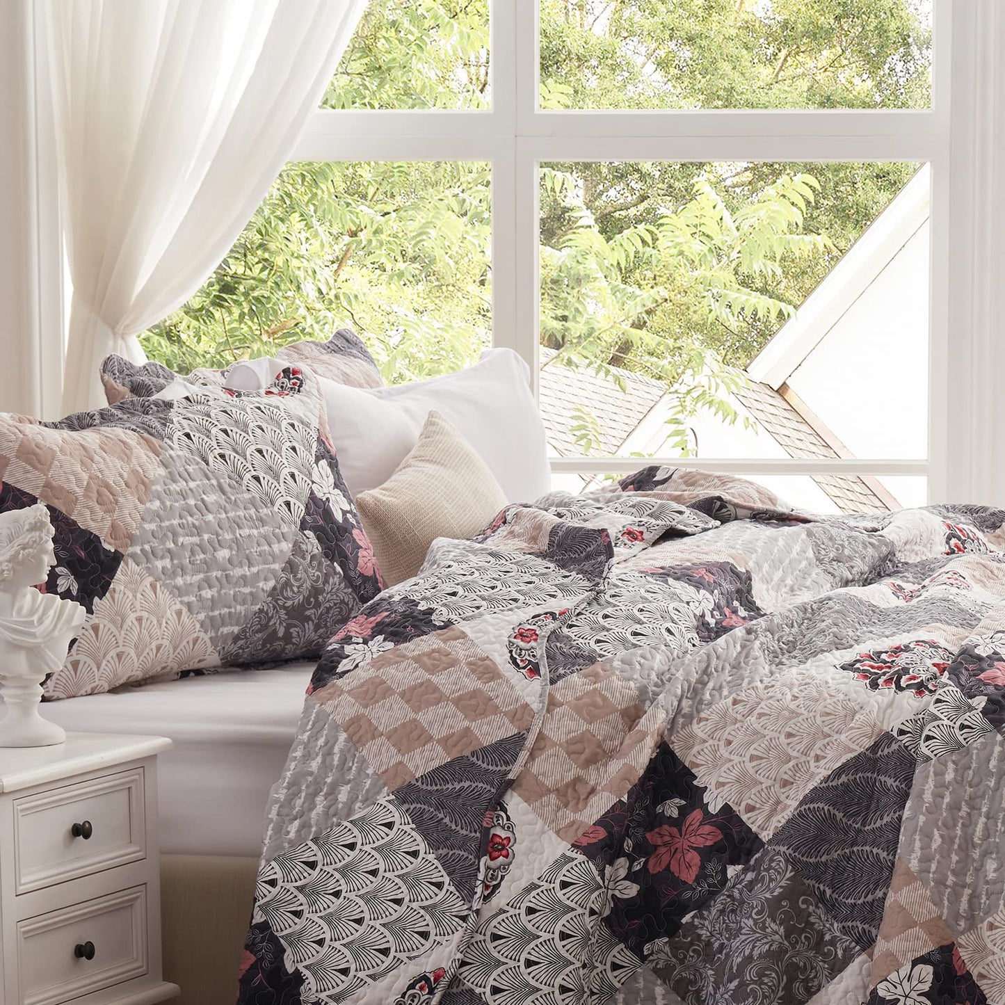 King Size Quilt Set 3 Pieces Lightweight Reversible Bedspread-98''x106'' Soft Patchwork Floral Coverlet Luxurious Warm Microfiber Bed Cover All Seasons Gray Bedding Set(1 Quilt,2 Pillow Shams)