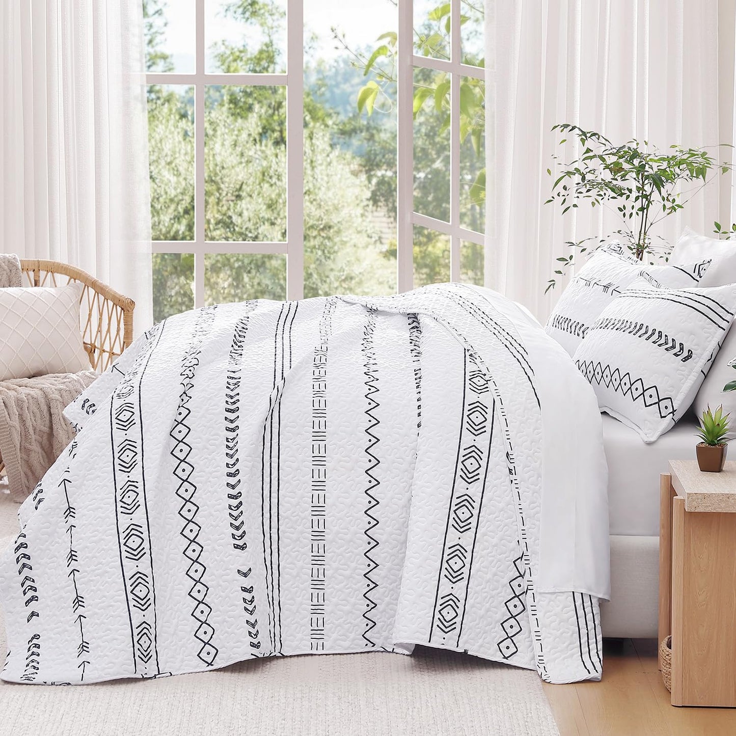 Andency White California King Quilt Set, 3 Pieces Boho Lightweight Soft Striped Cal King Bedspread for All Season (112"x104"), Printed Bohemian Polyester Reversible Coverlet Comforter Sets