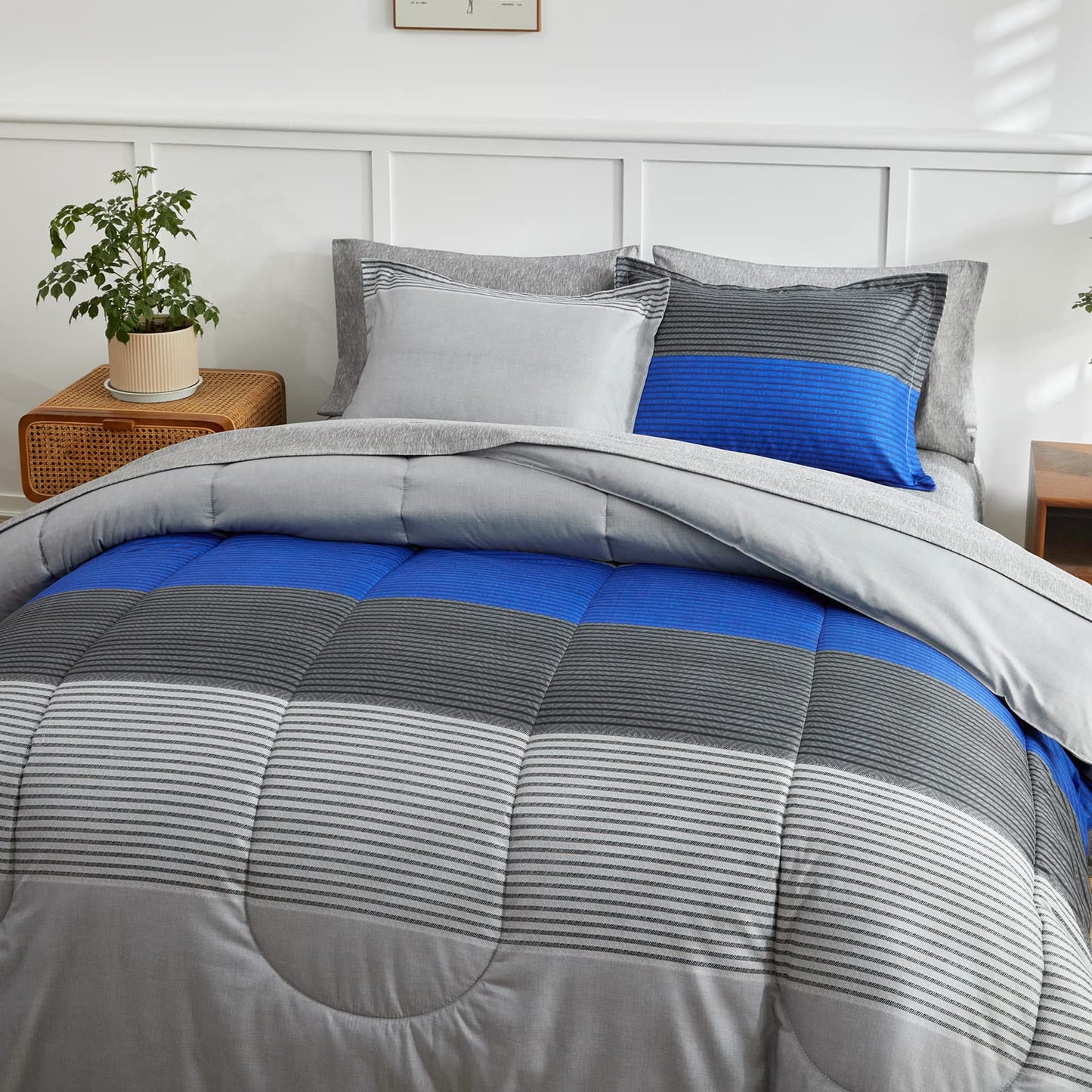 Flysheep Ombre Striped Bed in a Bag 7 Pieces Queen Size, Blue and Grey Stripes Comforter Sheet Set (1 Comforter, 1 Flat Sheet, 1 Fitted Sheet, 2 Pillow Shams, 2 Pillowcases)