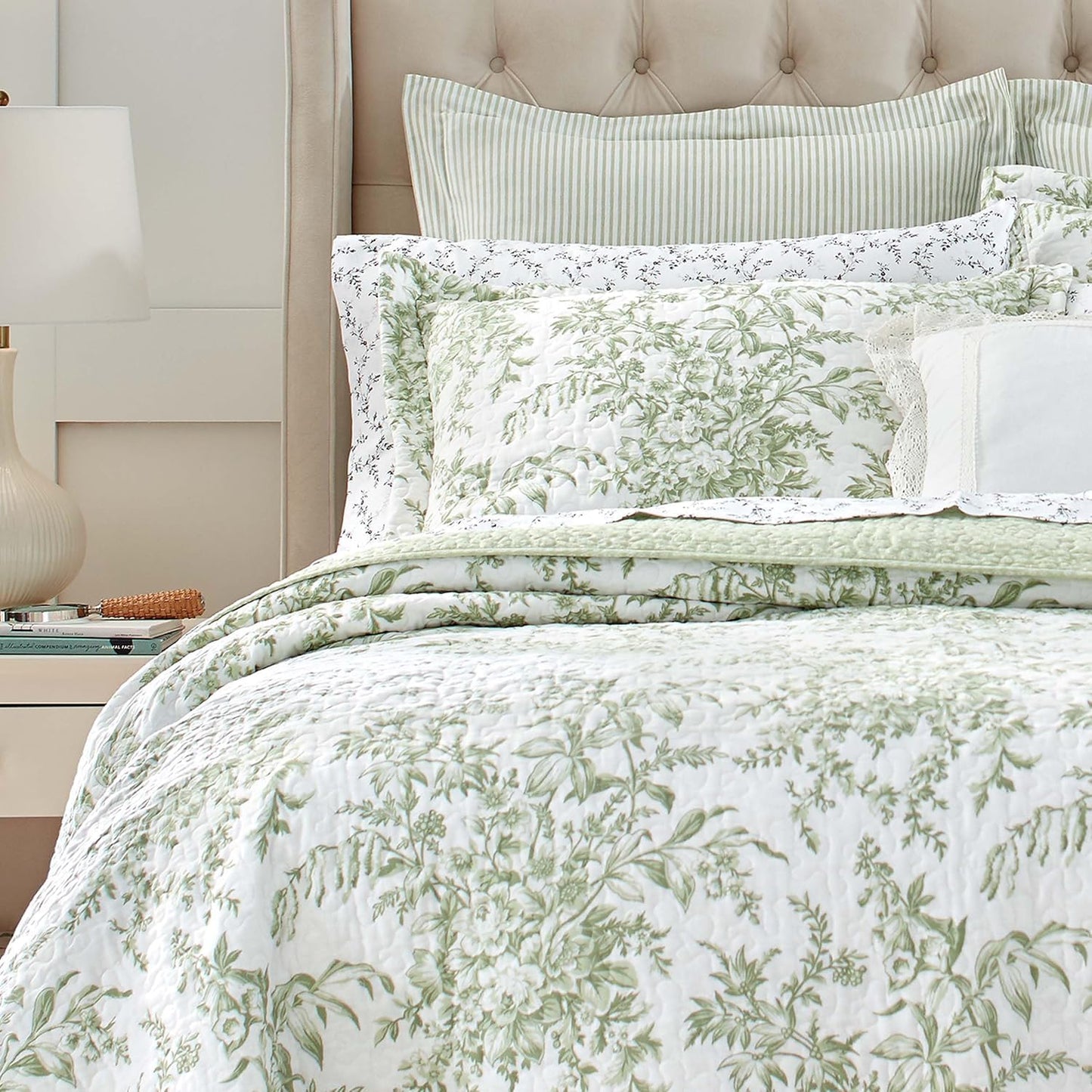 Laura Ashley – Twin Quilt Set, Soft & Lightweight Bedding with Matching Shams, Reversible Floral Room Decor, College Dorm Room Essentials (Bedford Green)