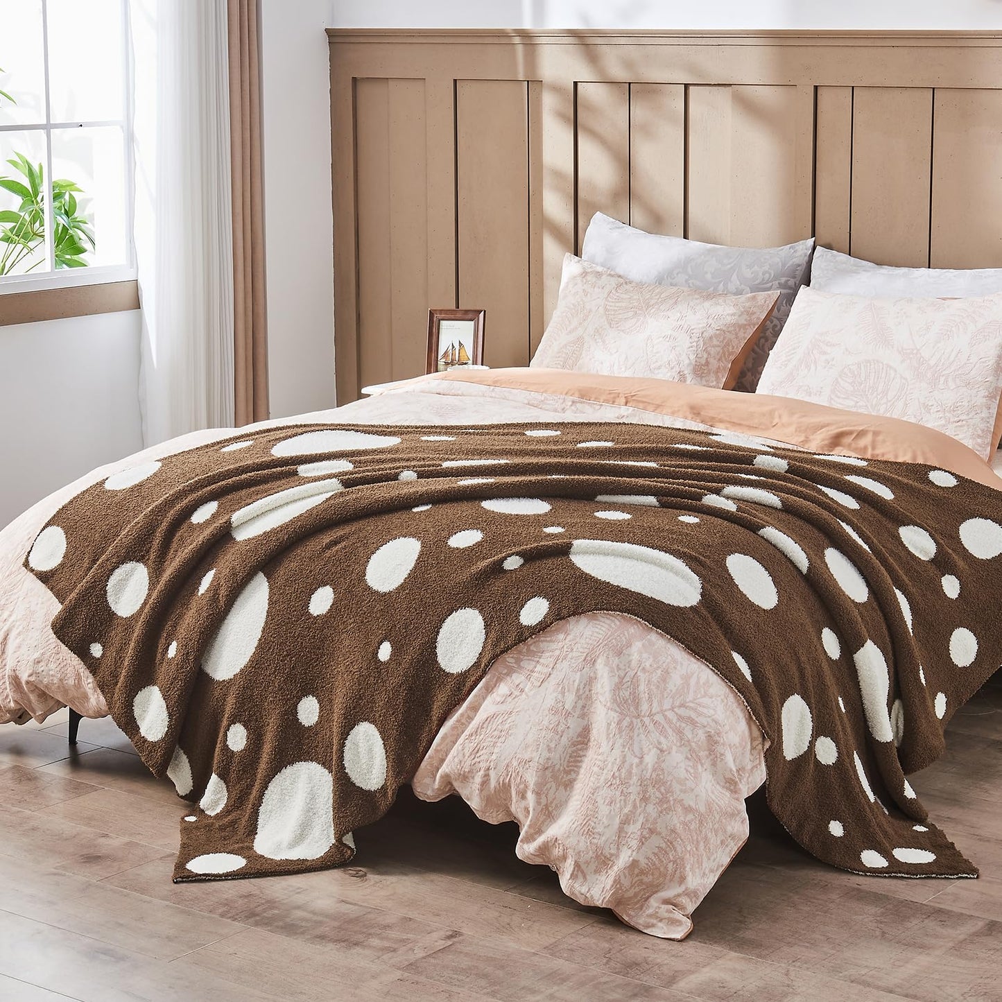 Douceur Polka Dot Throw Blanket for Couch Sofa Bed, Reversible Cozy Fluffy Super Soft Bedroom Blanket, Plush Brown Throw Blanket, 50×60 inches