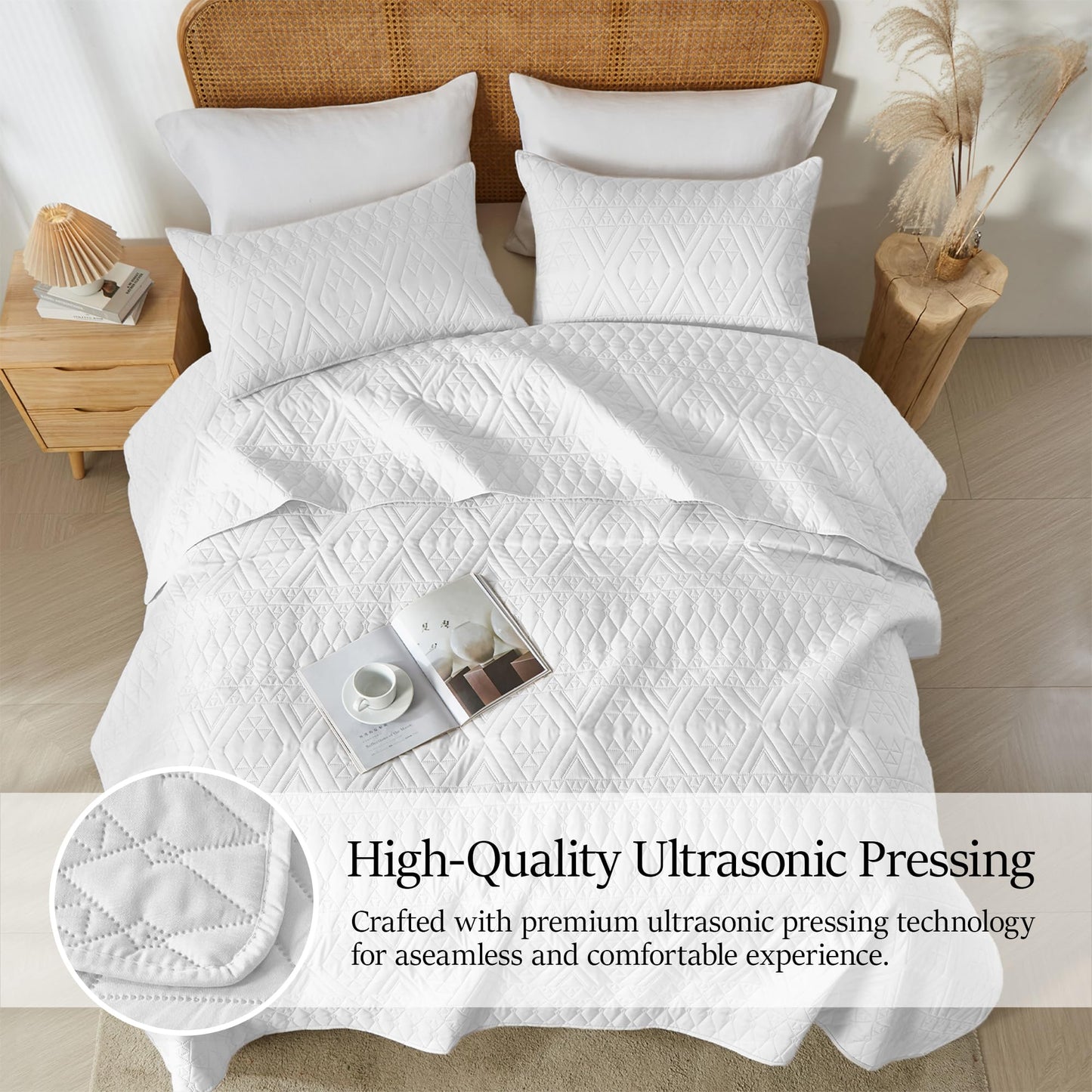 akkialla King/Cal King Size Quilt Bedding Set,White Lightweight Microfiber Soft Bedspread,Modern Style Geometric Pattern Coverlet Set for All Seasons,3 Piece(1 Quilt,2 Pillow Shams)